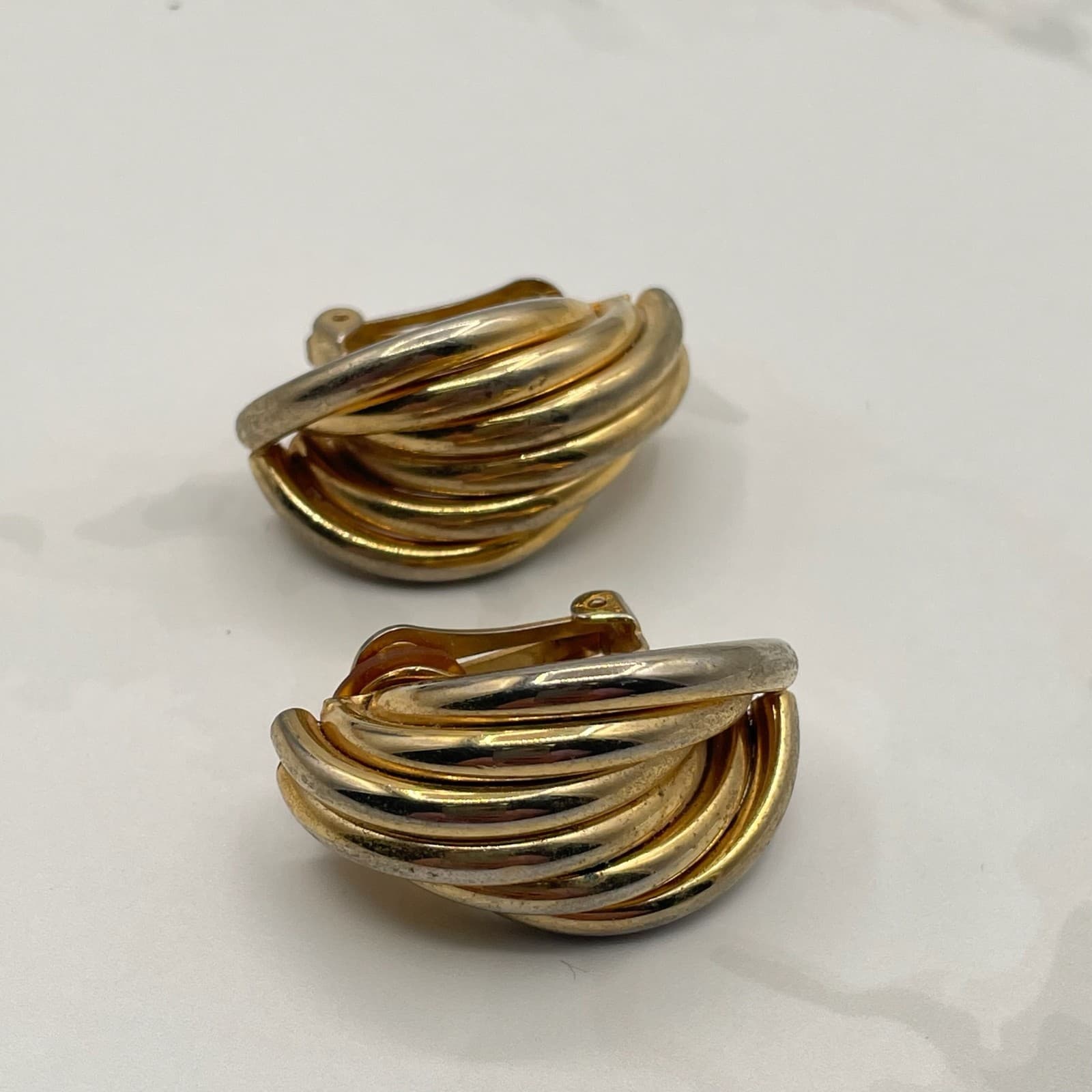 Vintage Gold-Tone Ribbed Clip On Earrings Dramatic Intertwined Design For Womens - Thumbnail 6
