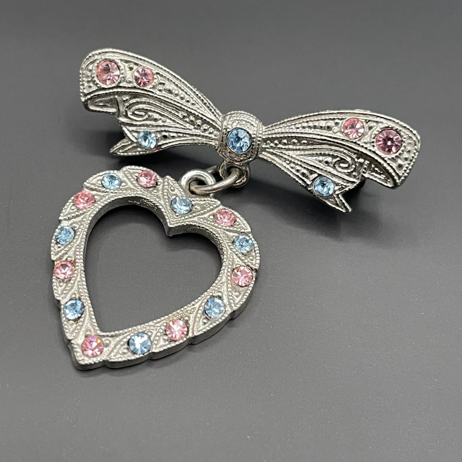 Vintage Rhinestone Bow Dangle Clear Heart Brooch Pin Silver Tone Unsigned - Thumbnail 4