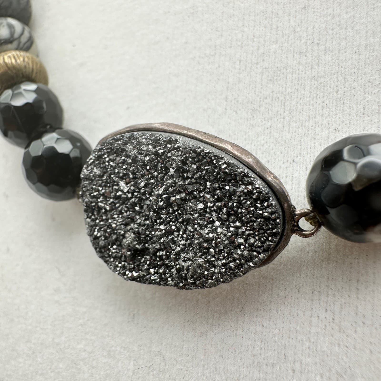 Vintage 80s Natural Stone Druzy Agate Beaded Necklace Faceted Gray Black Jewelry - Thumbnail 4