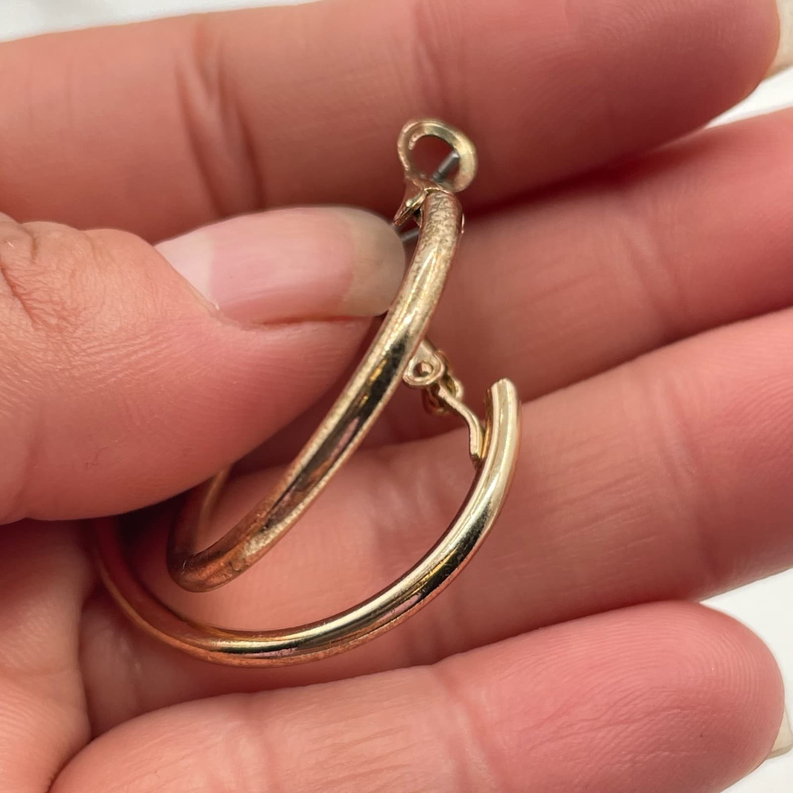 Vintage Gold Tone Leaver Back Hoop Earrings Classic Costume Jewelry Womens - Thumbnail 17