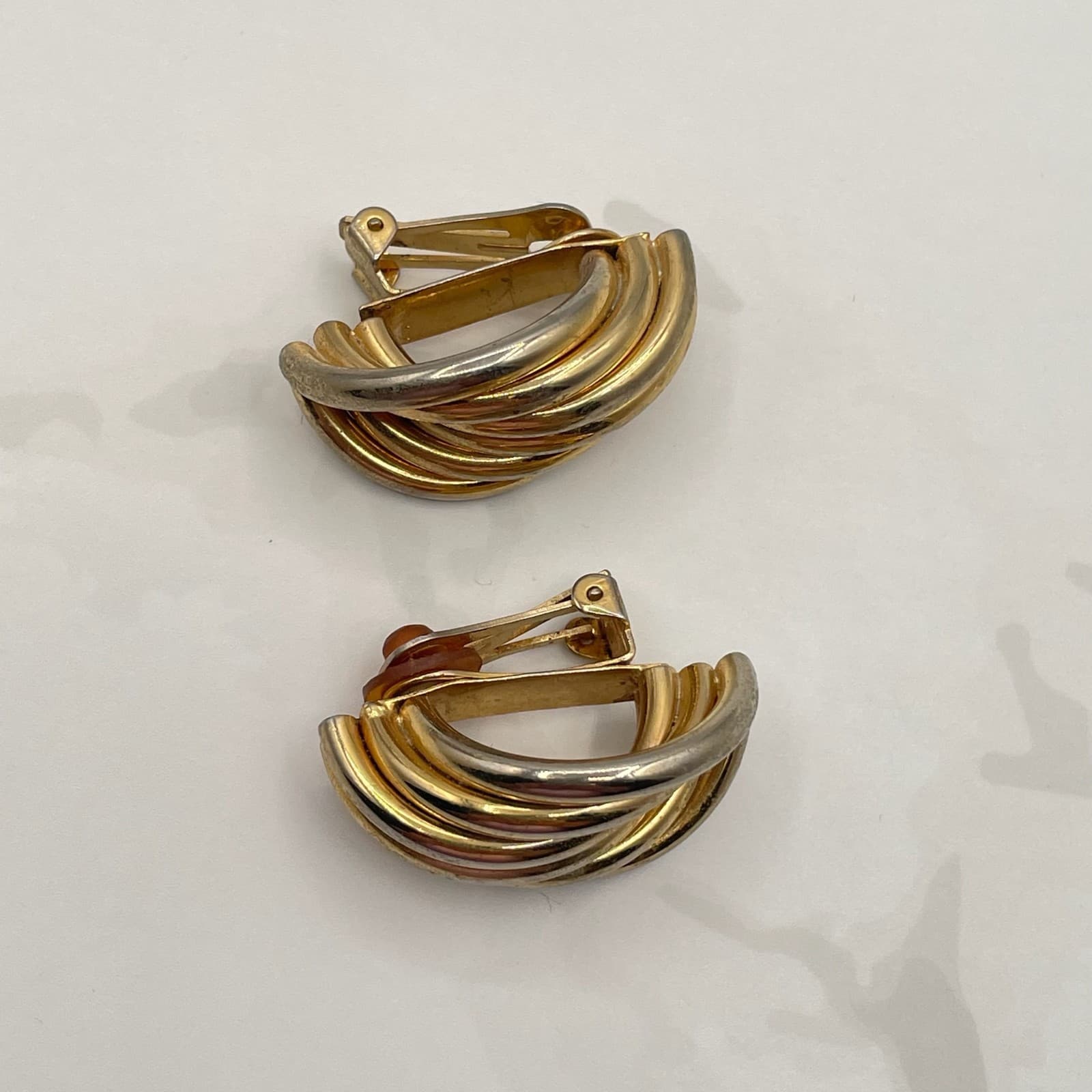 Vintage Gold-Tone Ribbed Clip On Earrings Dramatic Intertwined Design For Womens - Thumbnail 7