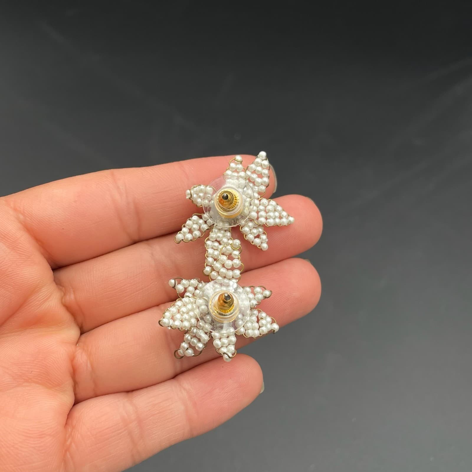 Vintage Seed Bead Flower White Pearlized Gold Tone Post Stud Floral Earrings - Thumbnail 2
