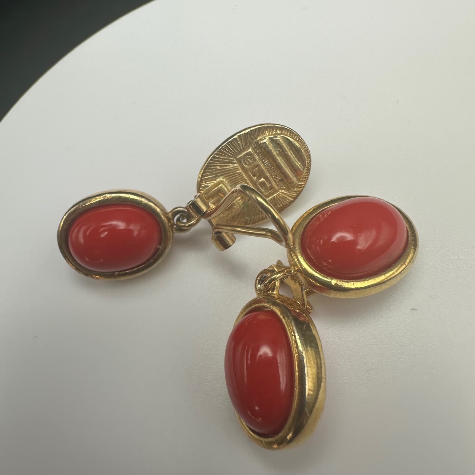 VTG Liz Clairborne 90s Red Dangle Clip On Earrings Cabochon Oval Stone Gold Tone - Thumbnail 5