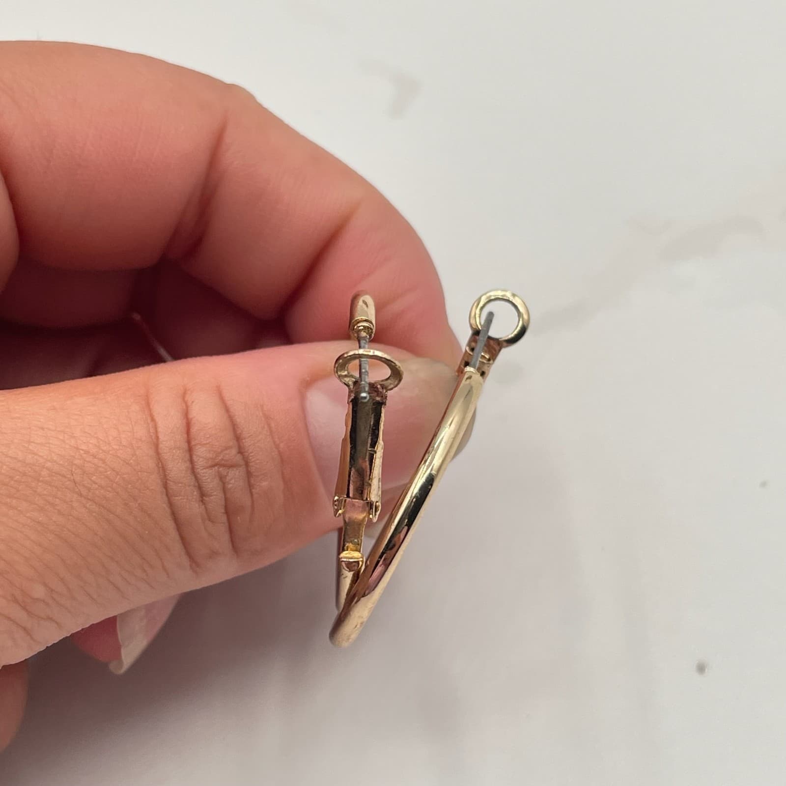 Vintage Gold Tone Leaver Back Hoop Earrings Classic Costume Jewelry Womens - Thumbnail 11