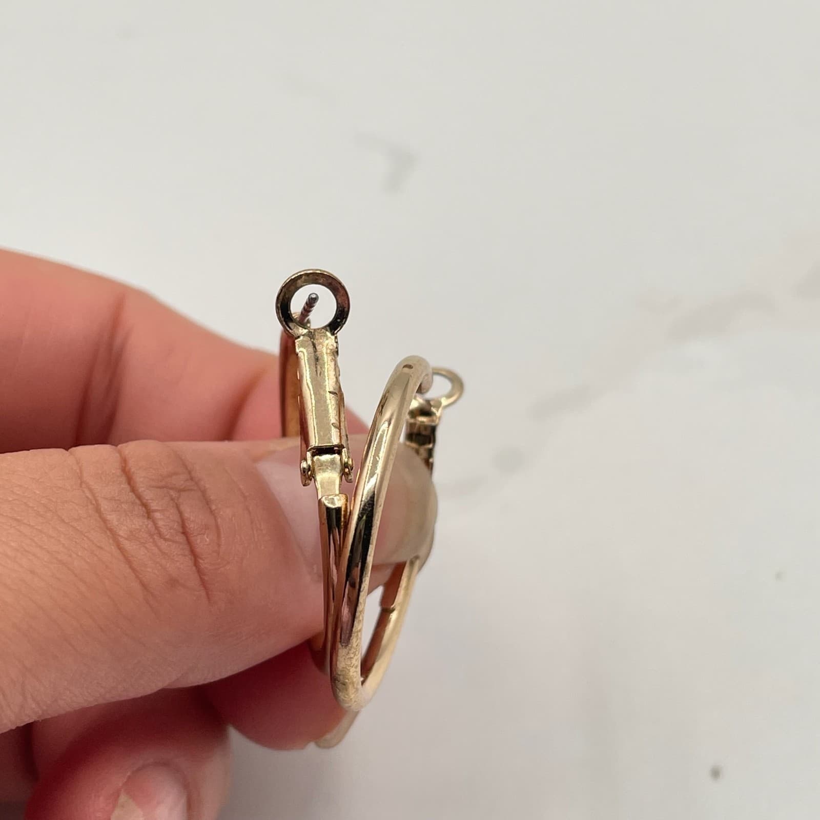 Vintage Gold Tone Leaver Back Hoop Earrings Classic Costume Jewelry Womens - Thumbnail 12