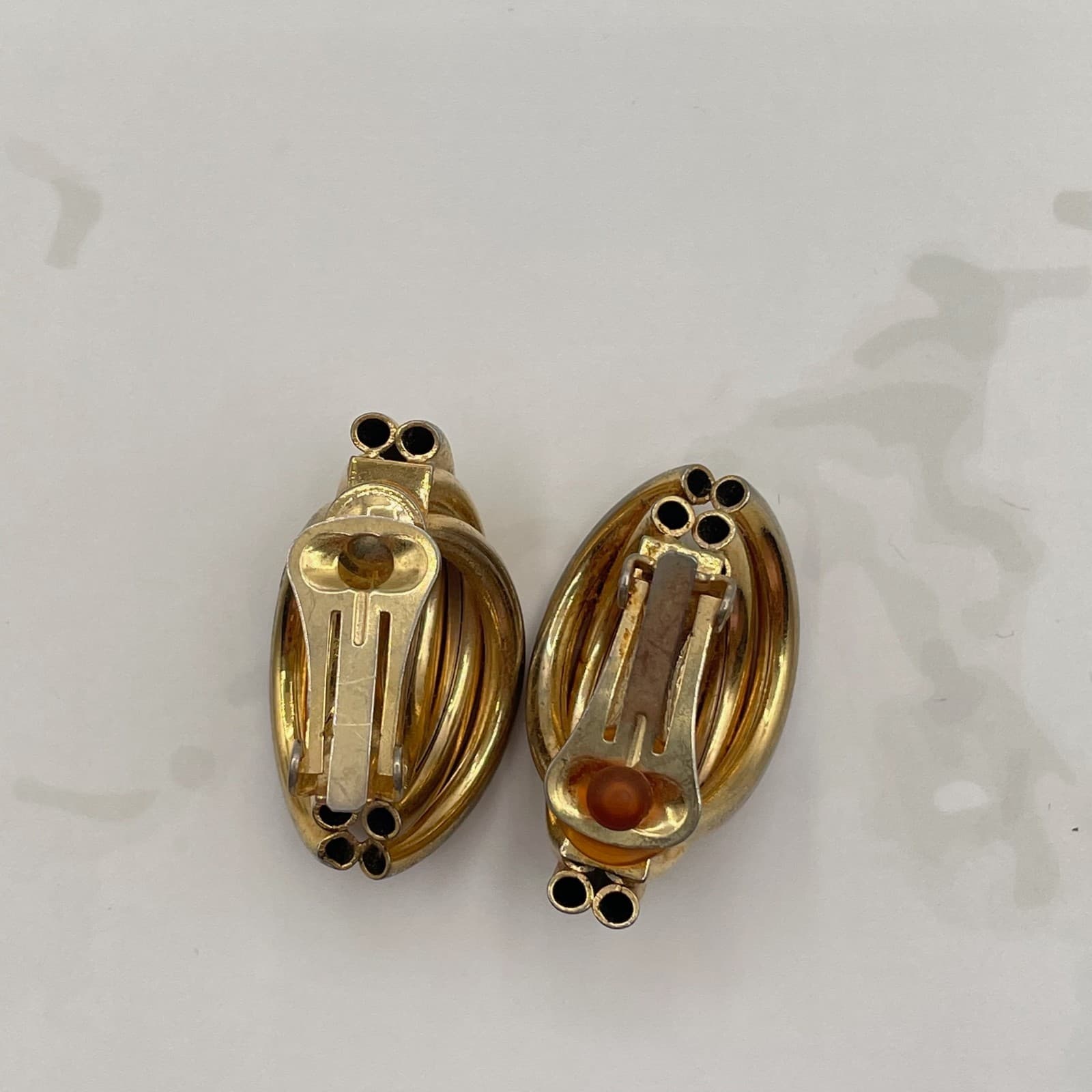 Vintage Gold-Tone Ribbed Clip On Earrings Dramatic Intertwined Design For Womens - Thumbnail 10