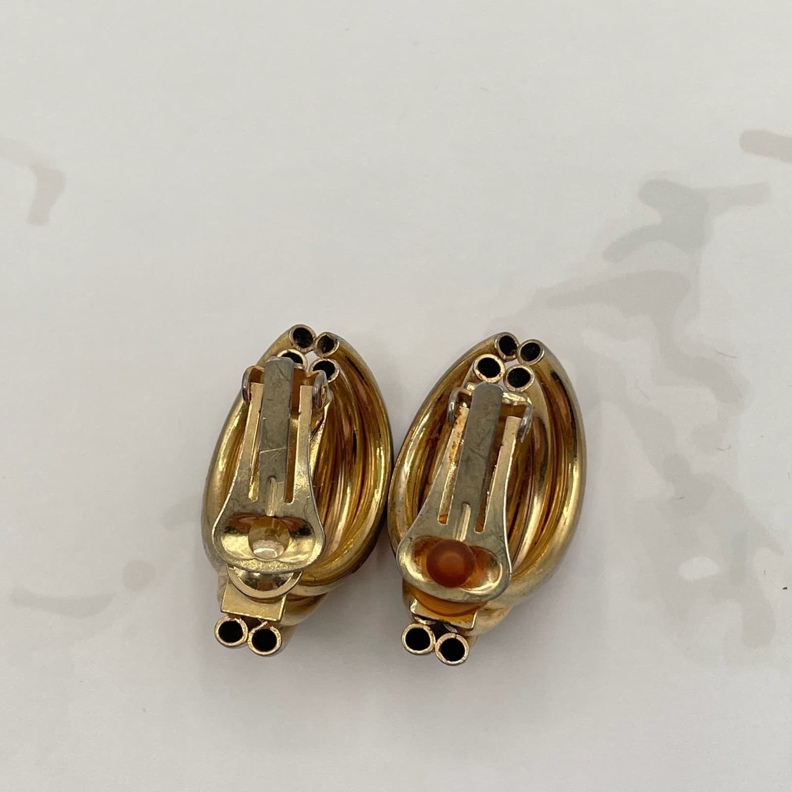 Vintage Gold-Tone Ribbed Clip On Earrings Dramatic Intertwined Design For Womens - Thumbnail 11