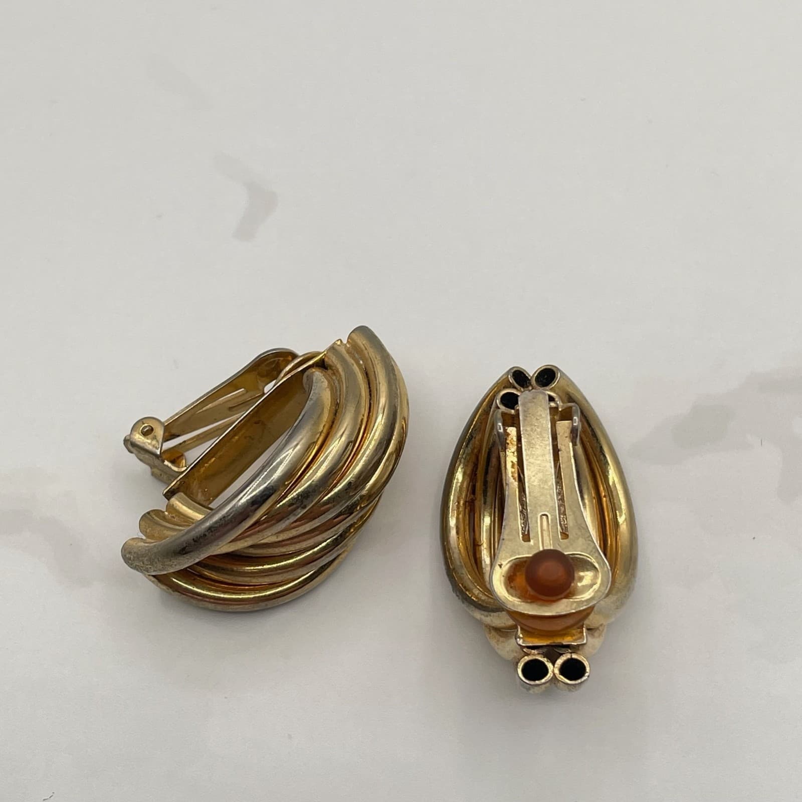 Vintage Gold-Tone Ribbed Clip On Earrings Dramatic Intertwined Design For Womens - Thumbnail 9