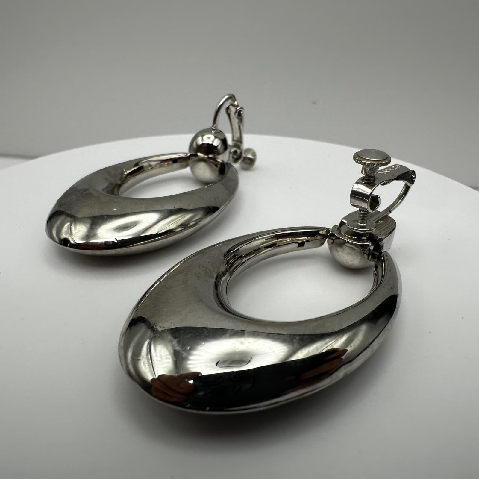 Vintage 90s Silver Tone Polished Oval Dangle Clip-On Earrings Statement Jewelry - Thumbnail 4