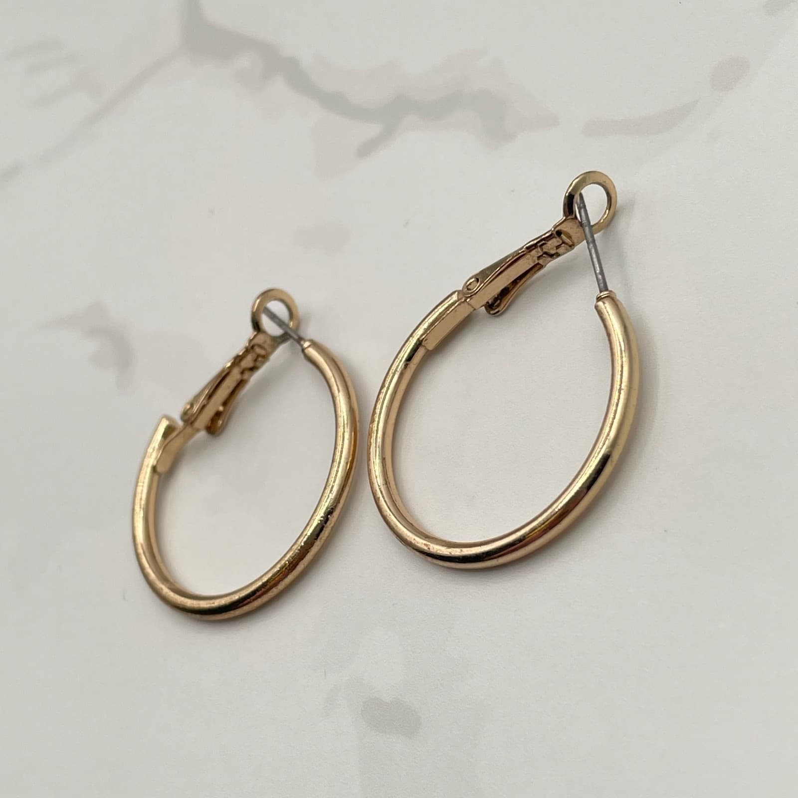 Vintage Gold Tone Leaver Back Hoop Earrings Classic Costume Jewelry Womens - Thumbnail 4