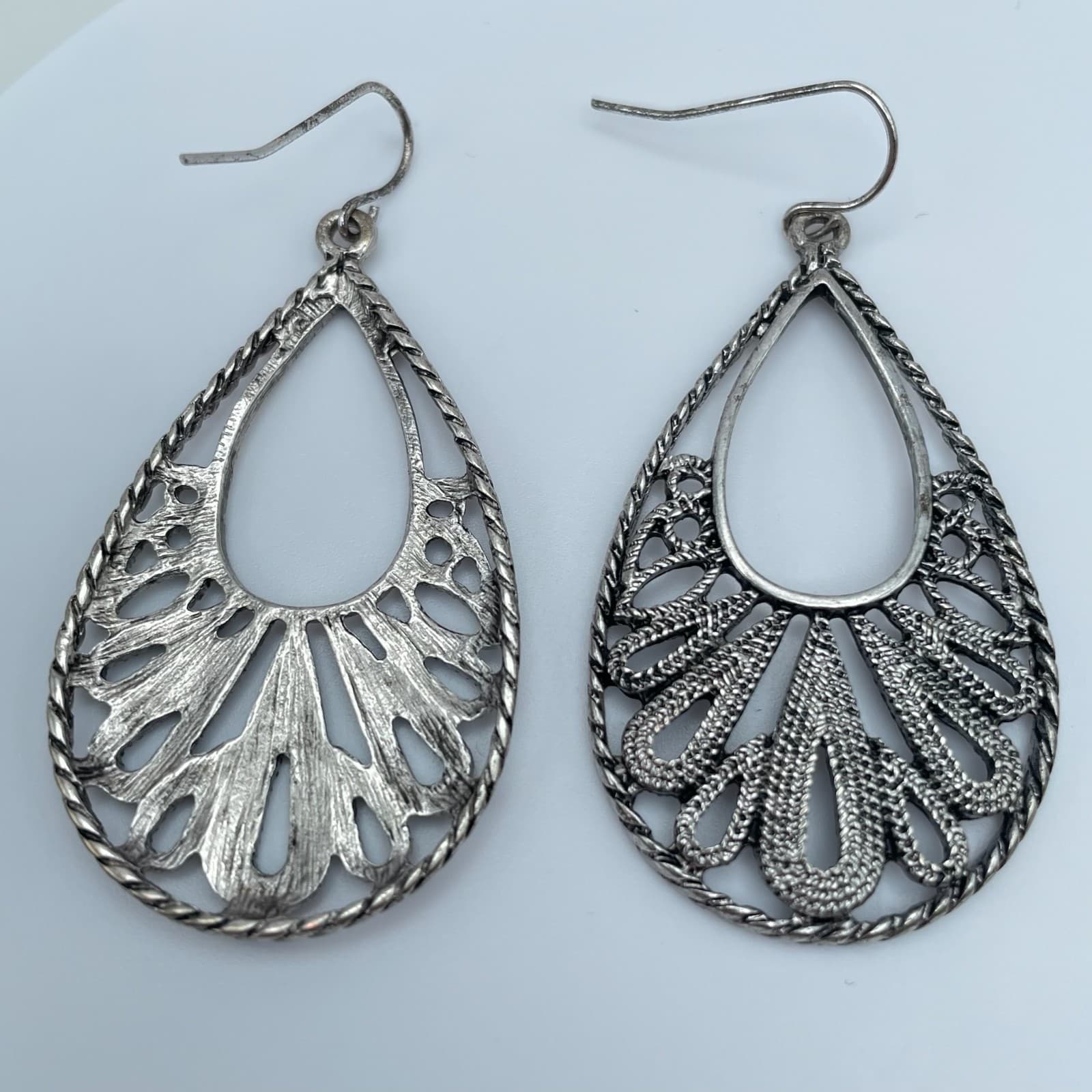 Vintage 90s Silver Tone Filigree Teardrop Dangle Earrings Boho Fashion Jewelry - Thumbnail 3