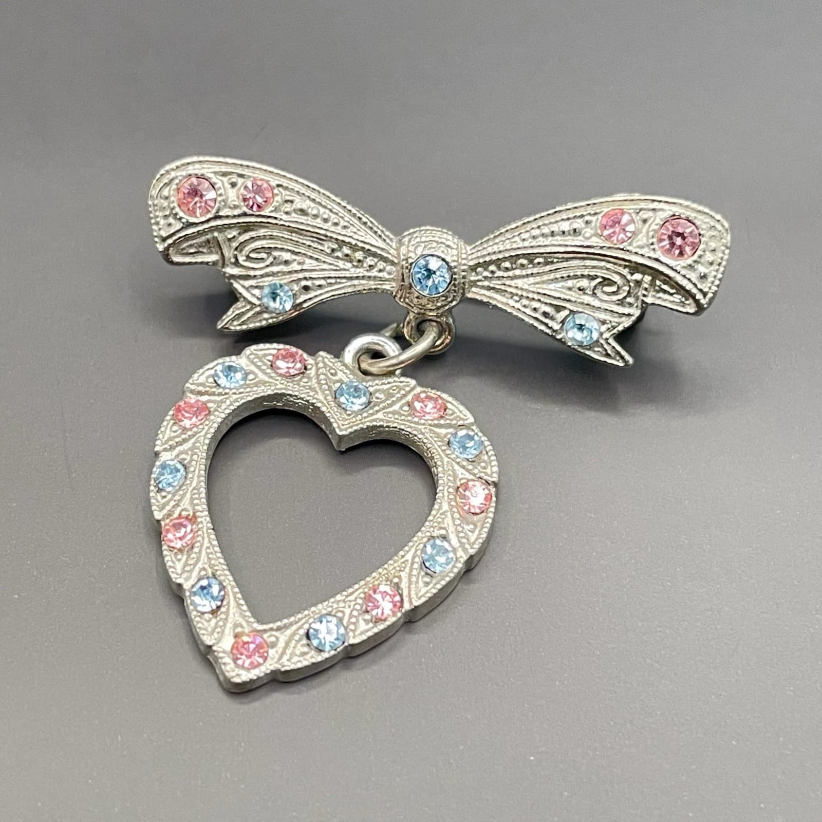 Vintage Rhinestone Bow Dangle Clear Heart Brooch Pin Silver Tone Unsigned - Thumbnail 2
