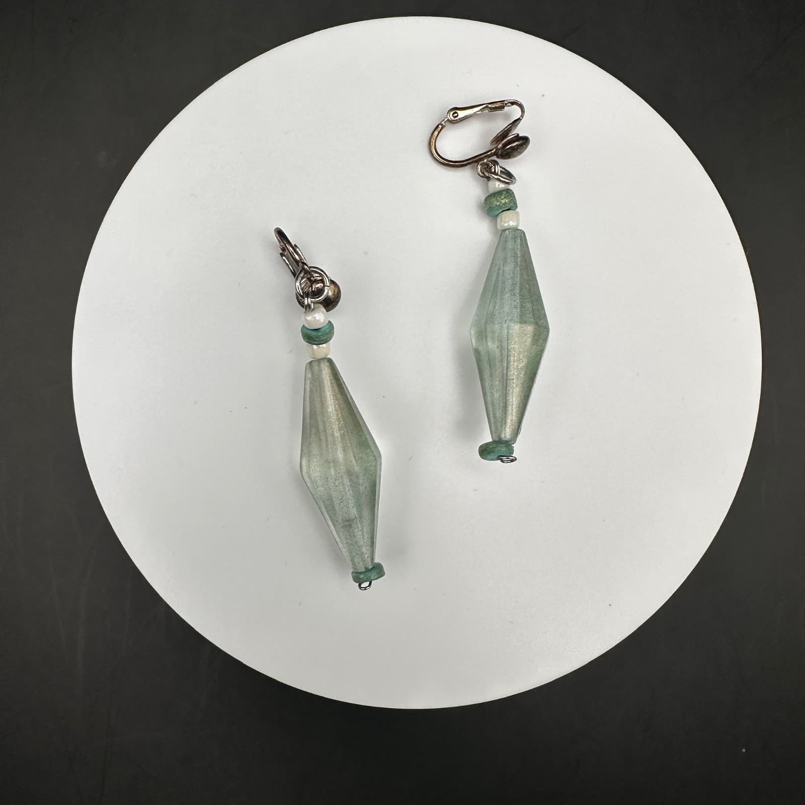 Vintage 90s Faceted Green Glass Diamond Shaped Drop Earrings Women's Jewelry - Thumbnail 5