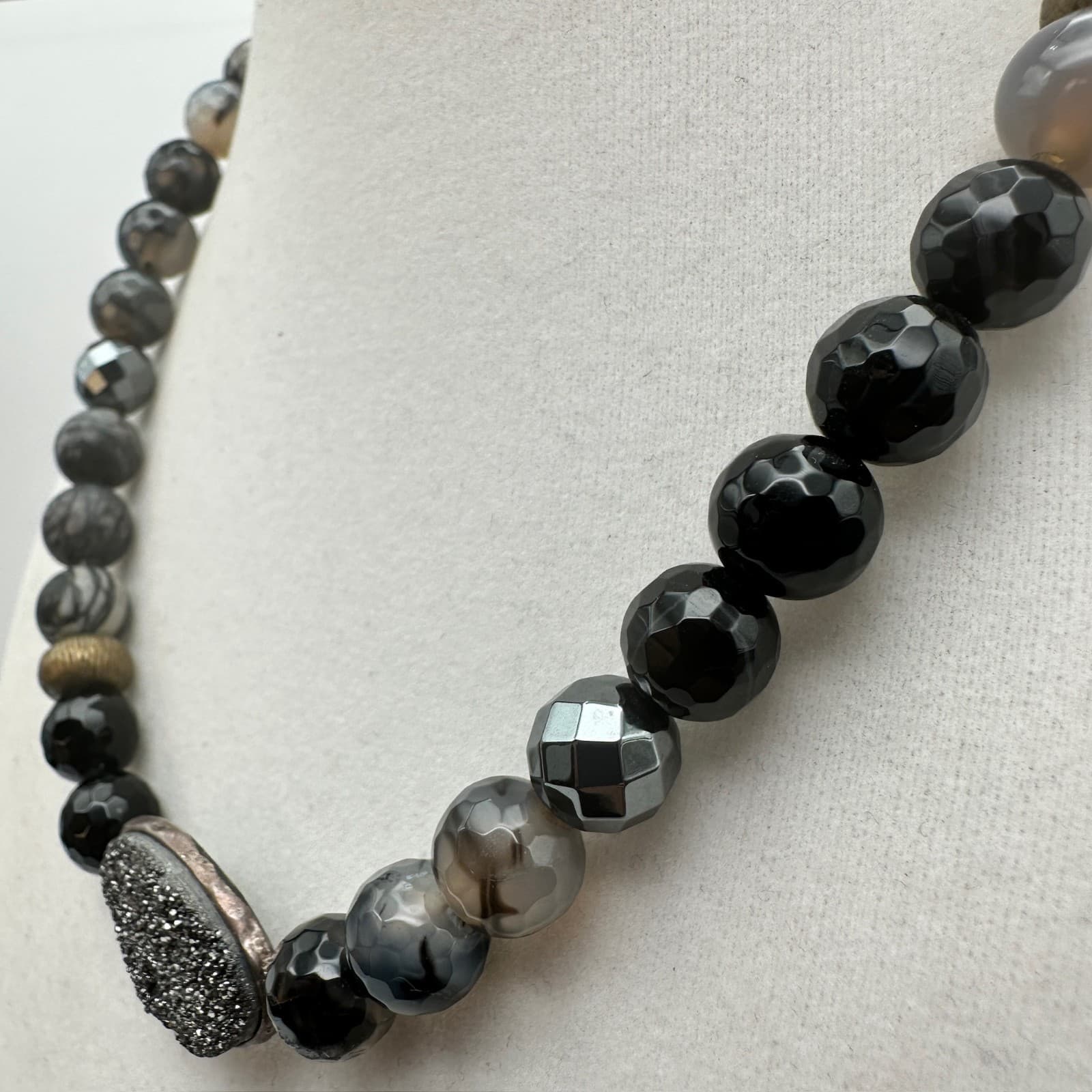 Vintage 80s Natural Stone Druzy Agate Beaded Necklace Faceted Gray Black Jewelry - Thumbnail 6
