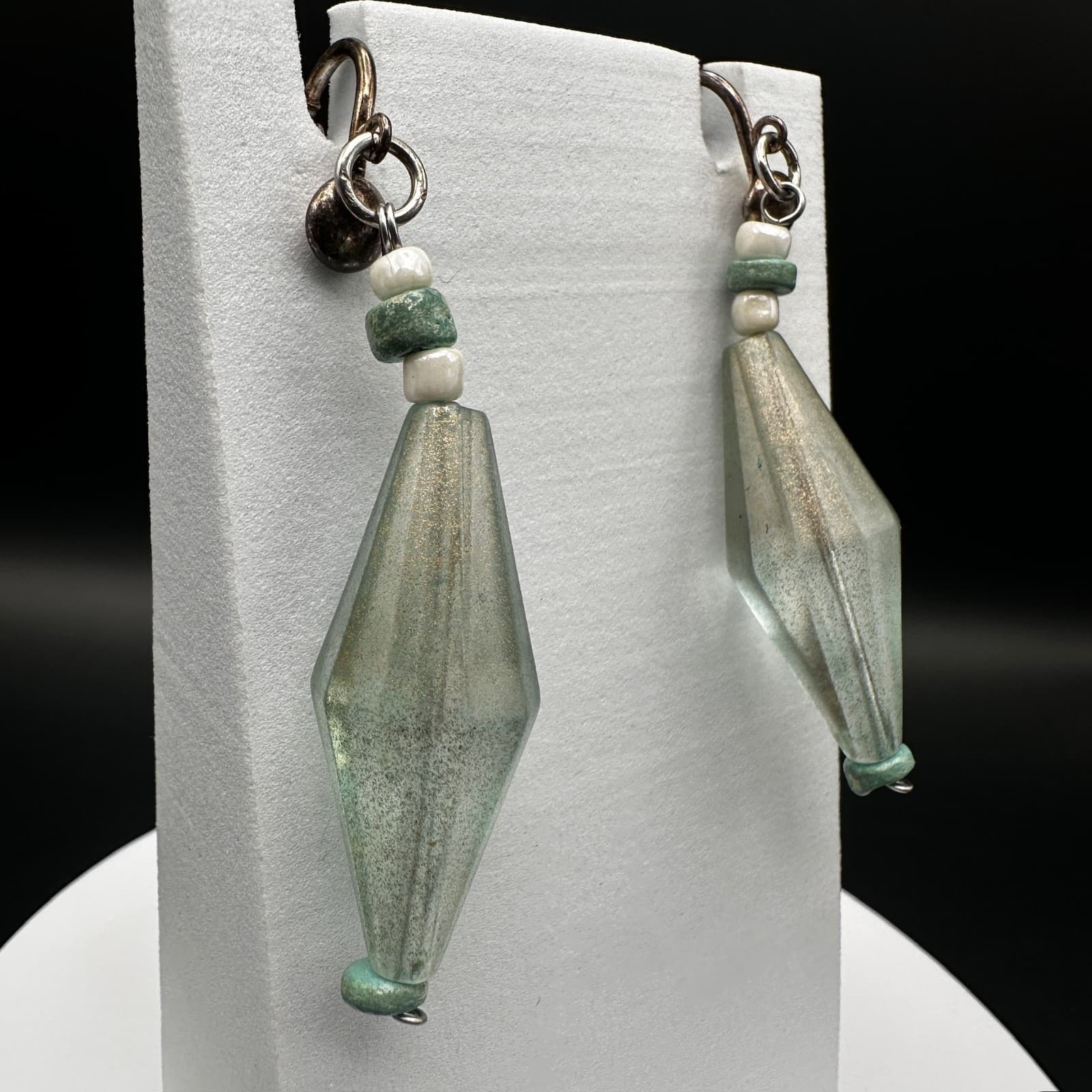 Vintage 90s Faceted Green Glass Diamond Shaped Drop Earrings Women's Jewelry - Thumbnail 2