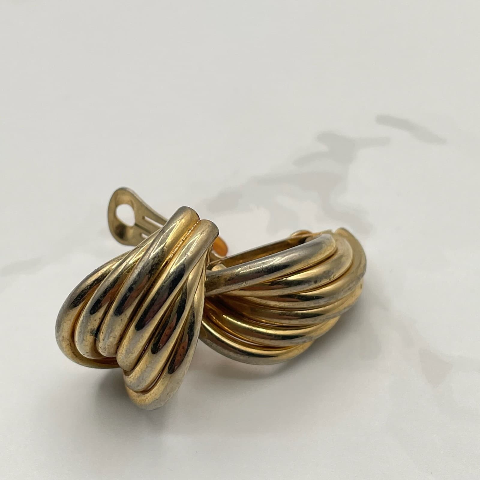 Vintage Gold-Tone Ribbed Clip On Earrings Dramatic Intertwined Design For Womens - Thumbnail 13