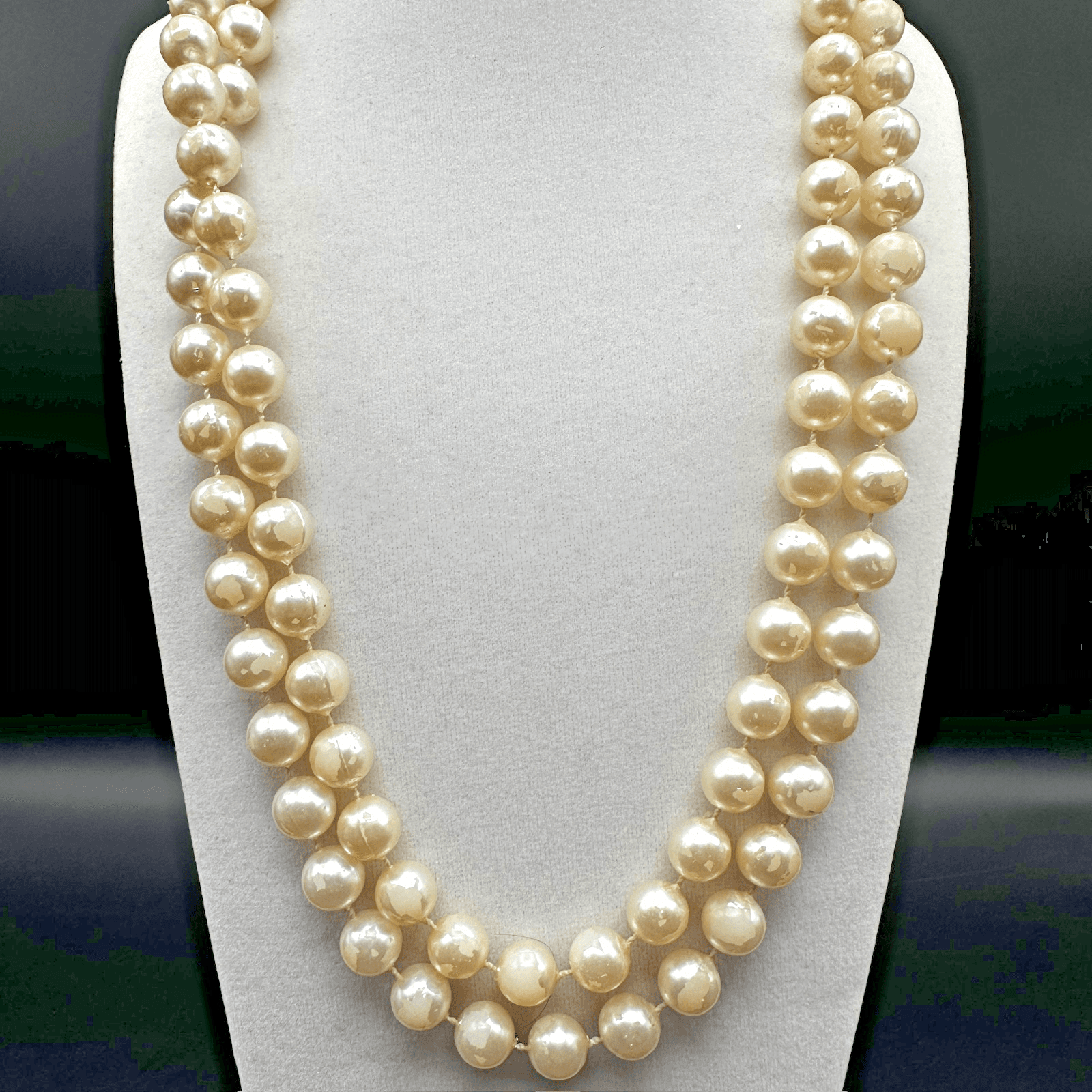 Vintage 90s Faux Ivory Cream Graduated Lucite Plastic Strand Necklace Jewelry - Image 1