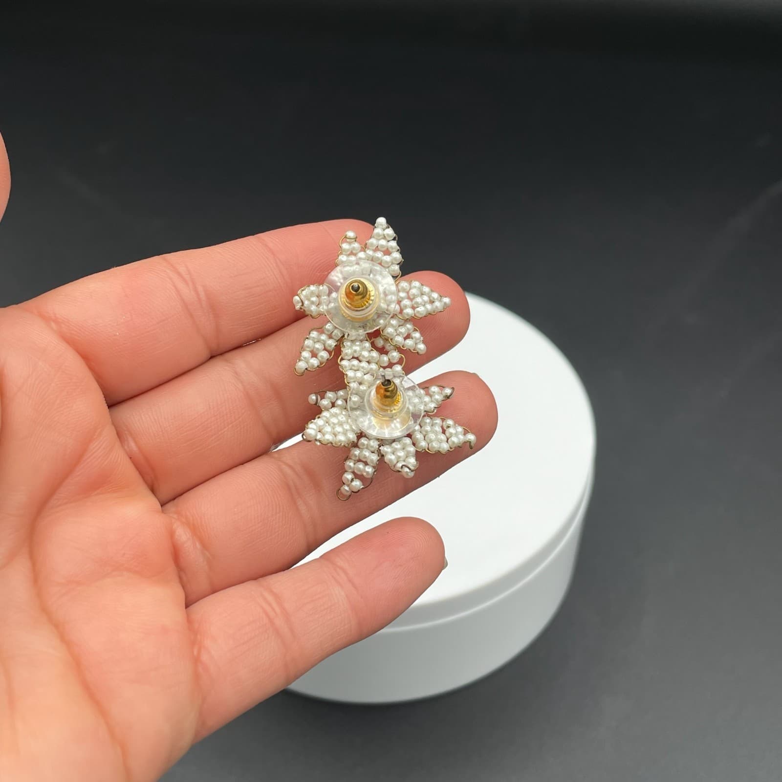 Vintage Seed Bead Flower White Pearlized Gold Tone Post Stud Floral Earrings - Thumbnail 6