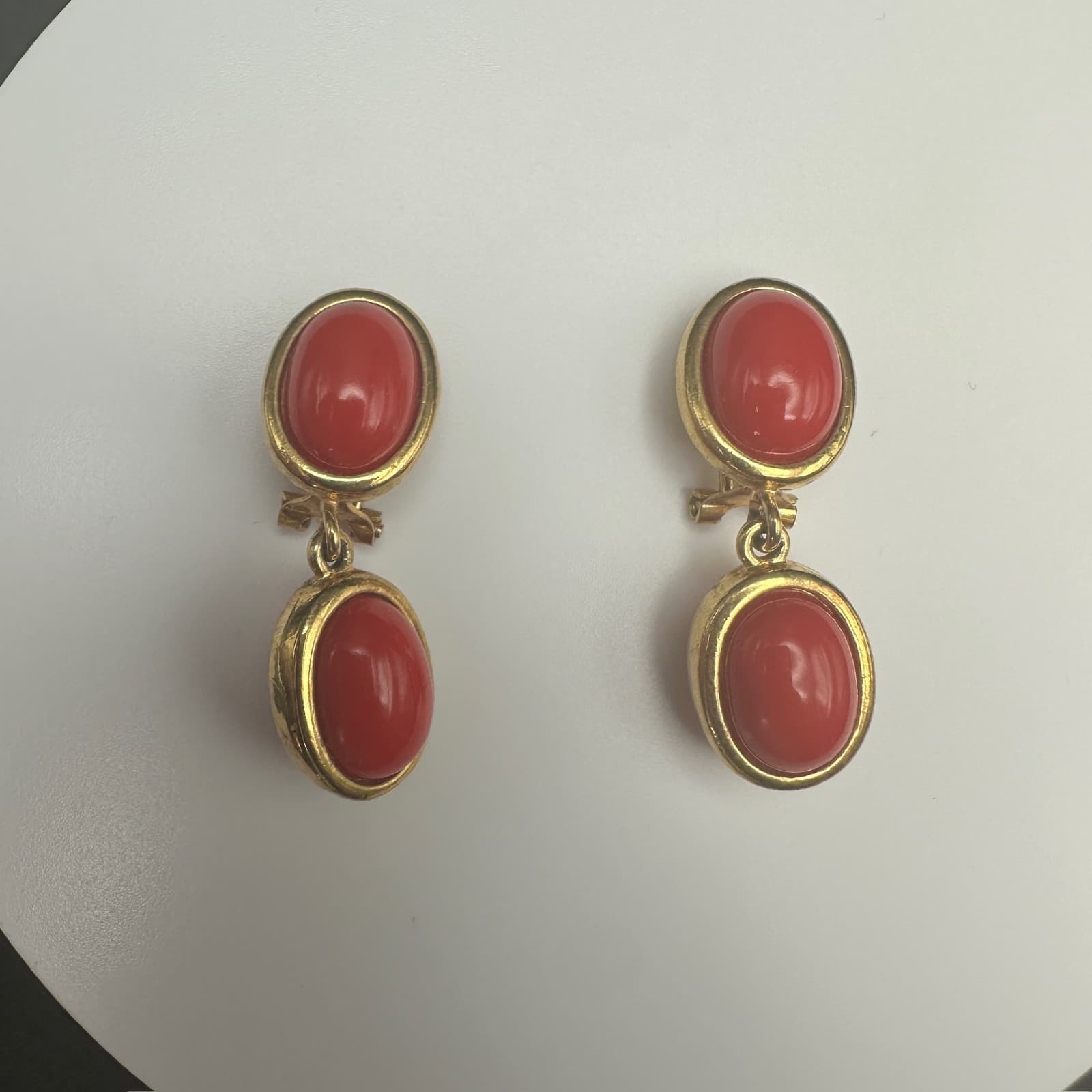 VTG Liz Clairborne 90s Red Dangle Clip On Earrings Cabochon Oval Stone Gold Tone - Thumbnail 2