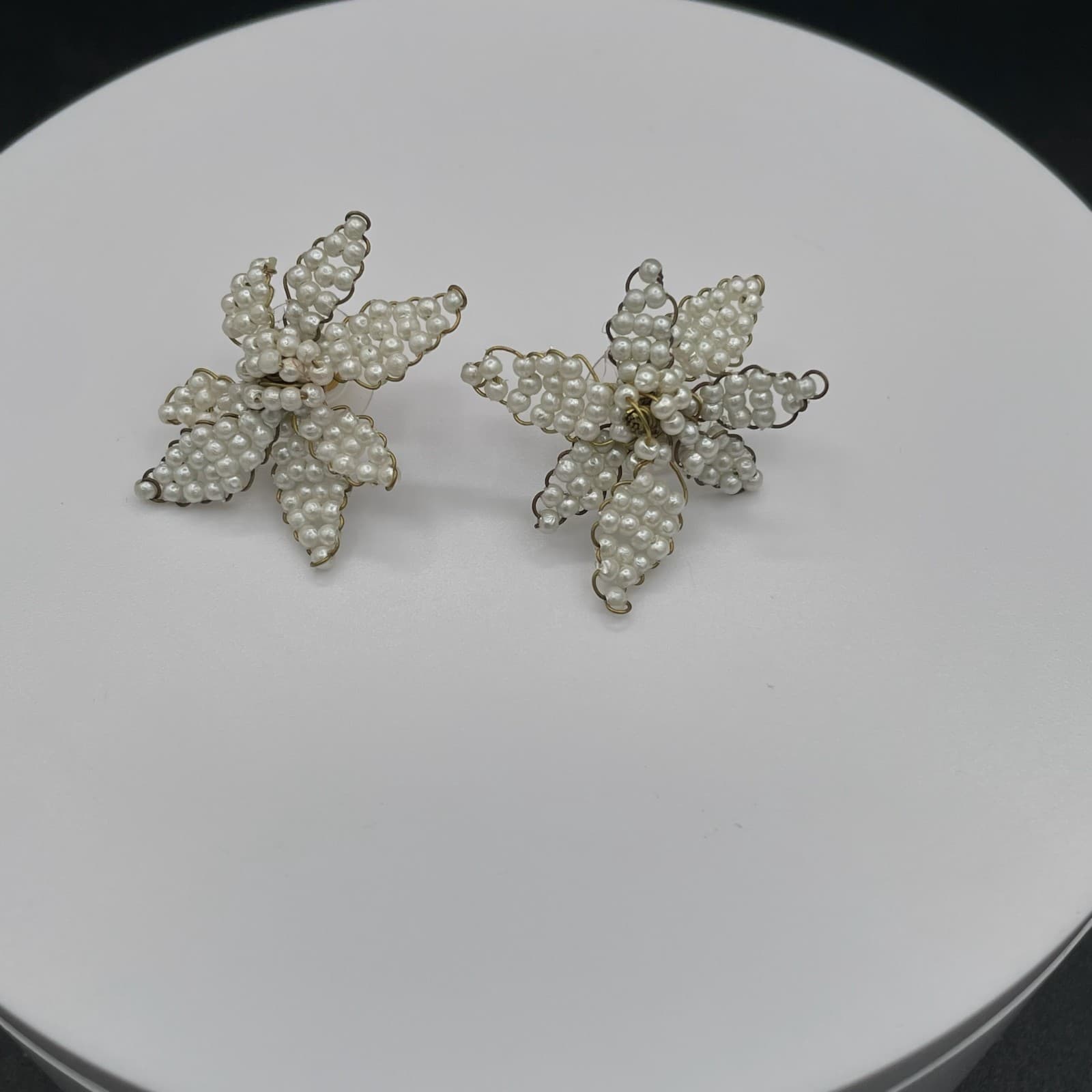 Vintage Seed Bead Flower White Pearlized Gold Tone Post Stud Floral Earrings - Thumbnail 4