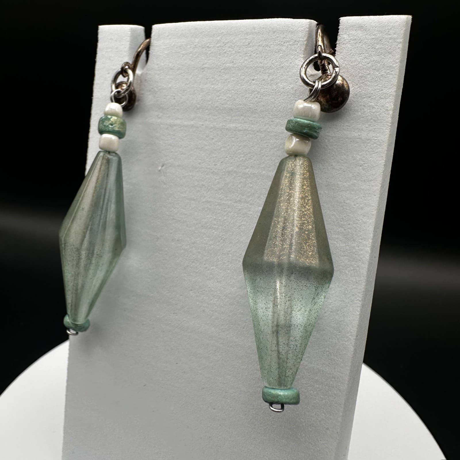Vintage 90s Faceted Green Glass Diamond Shaped Drop Earrings Women's Jewelry - Thumbnail 3