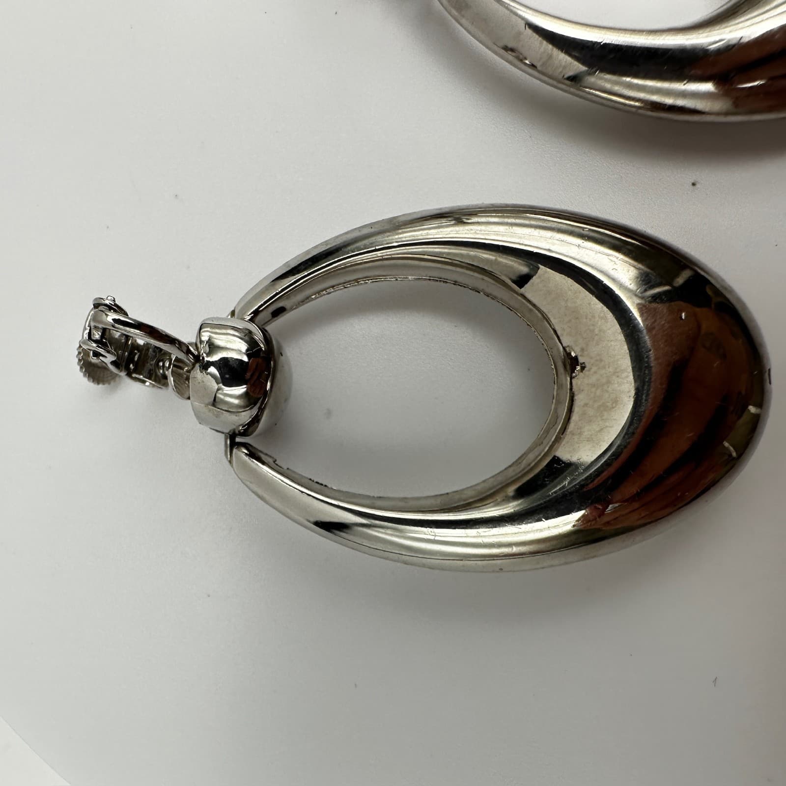 Vintage 90s Silver Tone Polished Oval Dangle Clip-On Earrings Statement Jewelry - Thumbnail 5