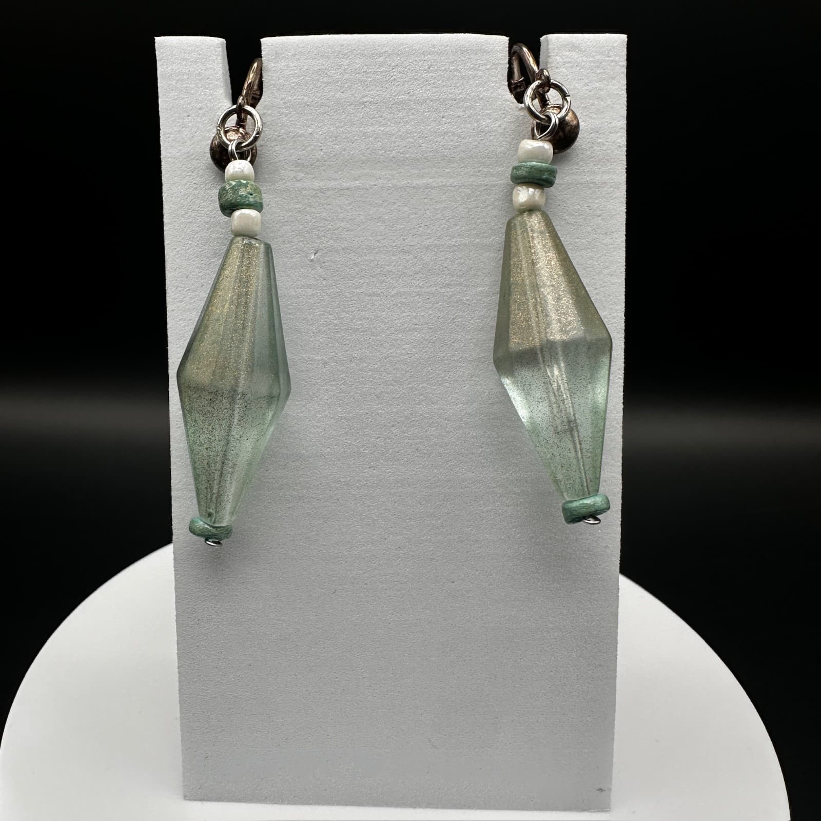 Vintage 90s Faceted Green Glass Diamond Shaped Drop Earrings Women's Jewelry - Thumbnail 4