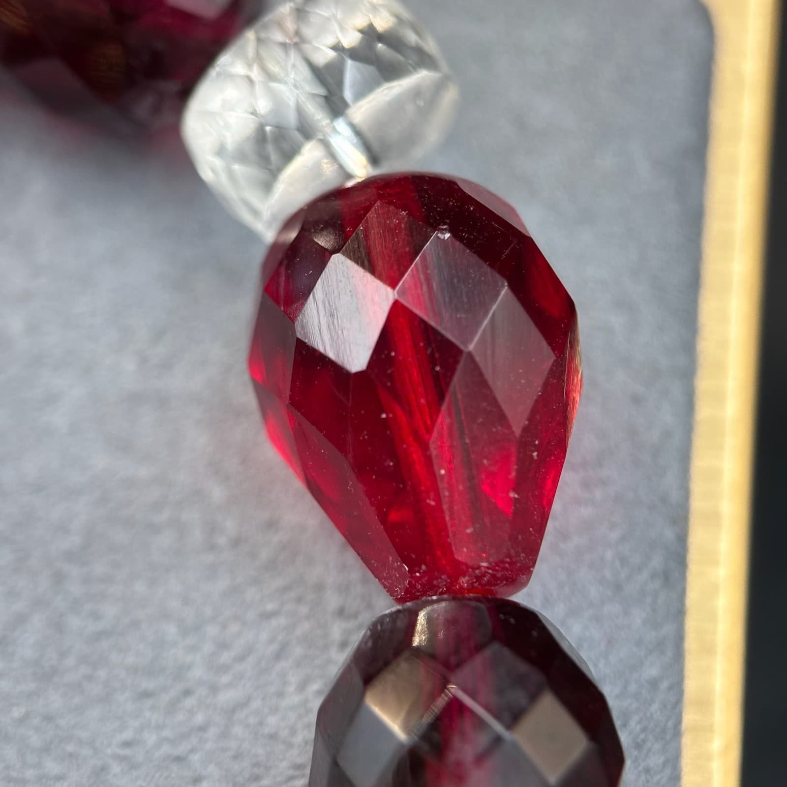 Vintage Women's Size 6 1/2" Red Clear Gold Crystal Beaded Stretch Bracelet - Thumbnail 4