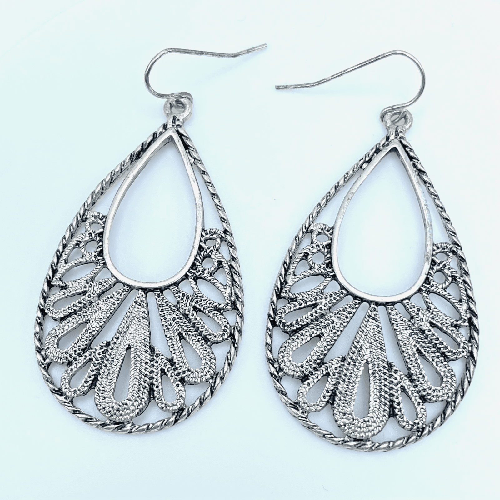 Vintage 90s Silver Tone Filigree Teardrop Dangle Earrings Boho Fashion Jewelry - Image 1