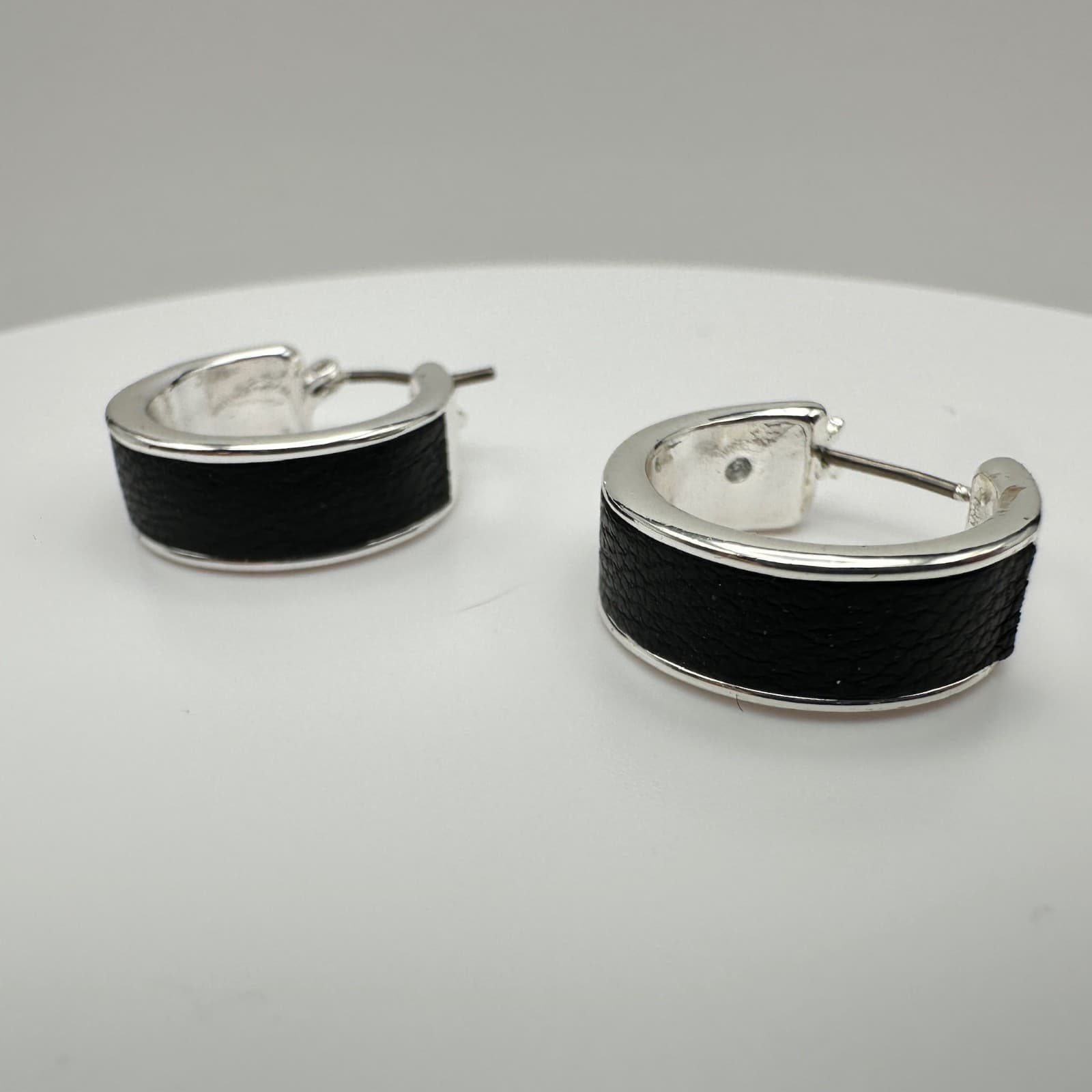 Vintage 90s Wide Hoop Earrings Silver Tone Black Leatherette Accent Women's - Thumbnail 3
