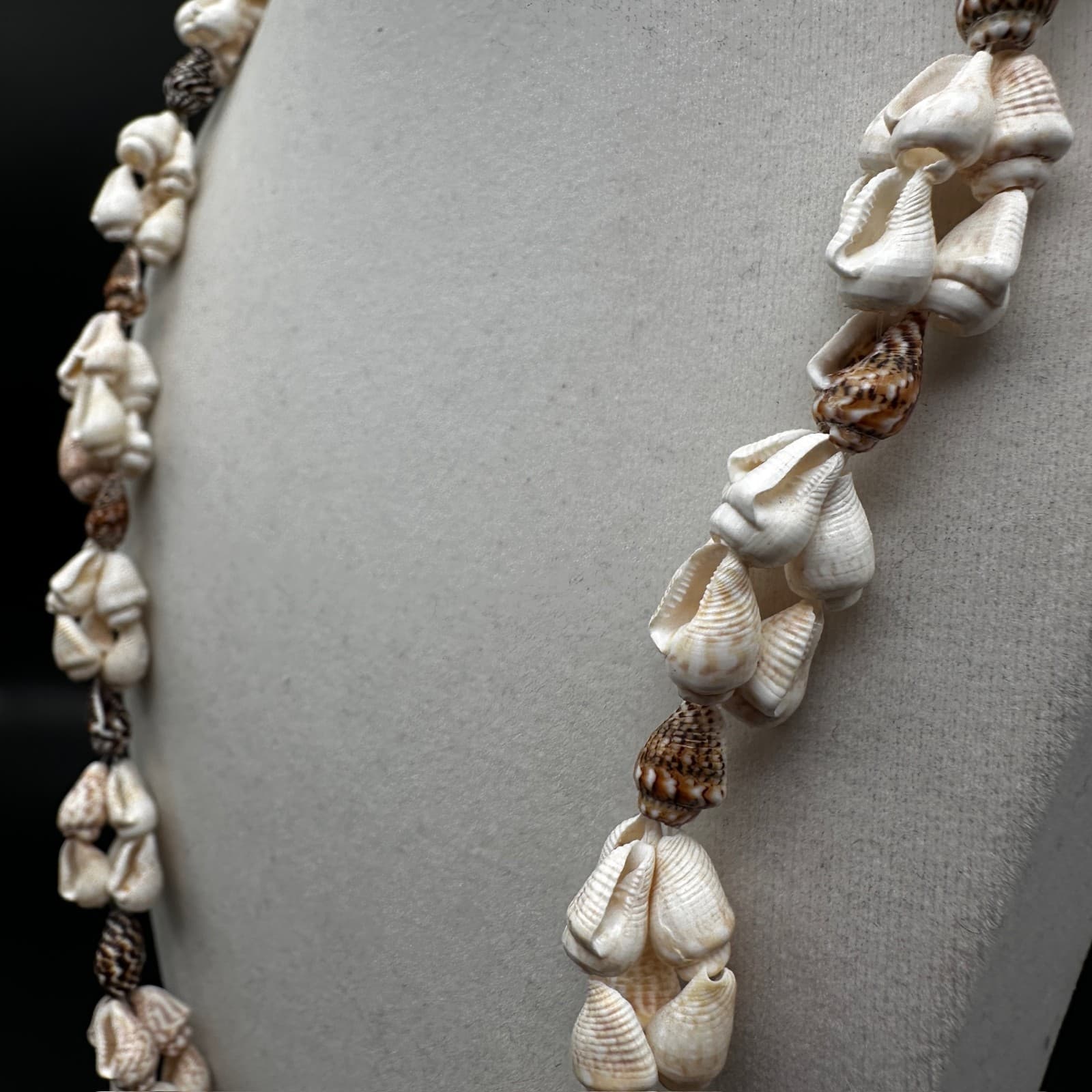 Vintage Natural Brown & White Seashell Strand Necklace Bohemian 80s Jewelry - Thumbnail 6