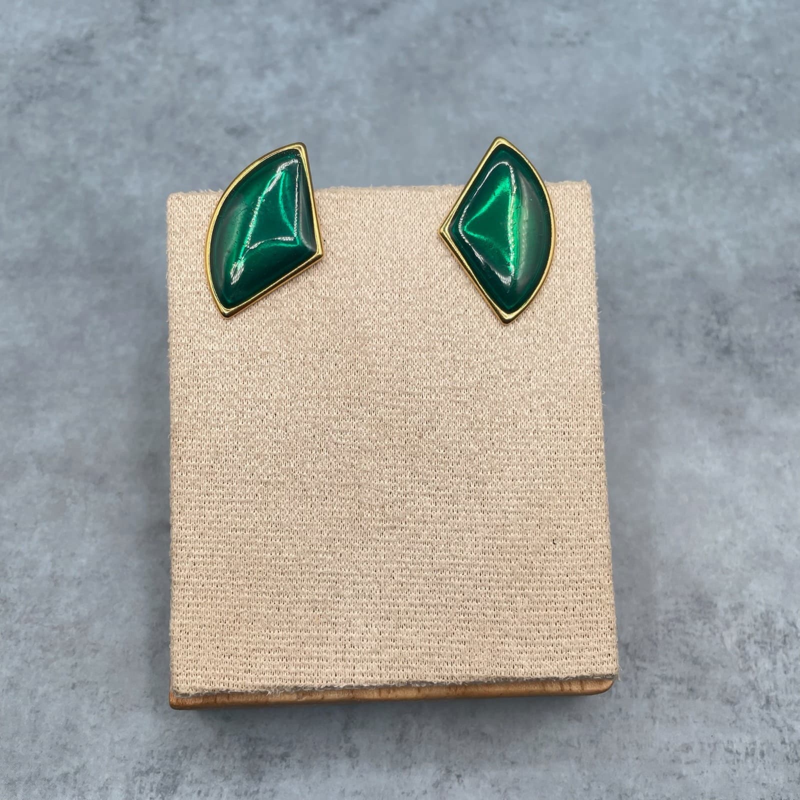 Vintage Style Emerald Green Enamel Stud Earrings Gold Tone Abstract Geometric - Thumbnail 2