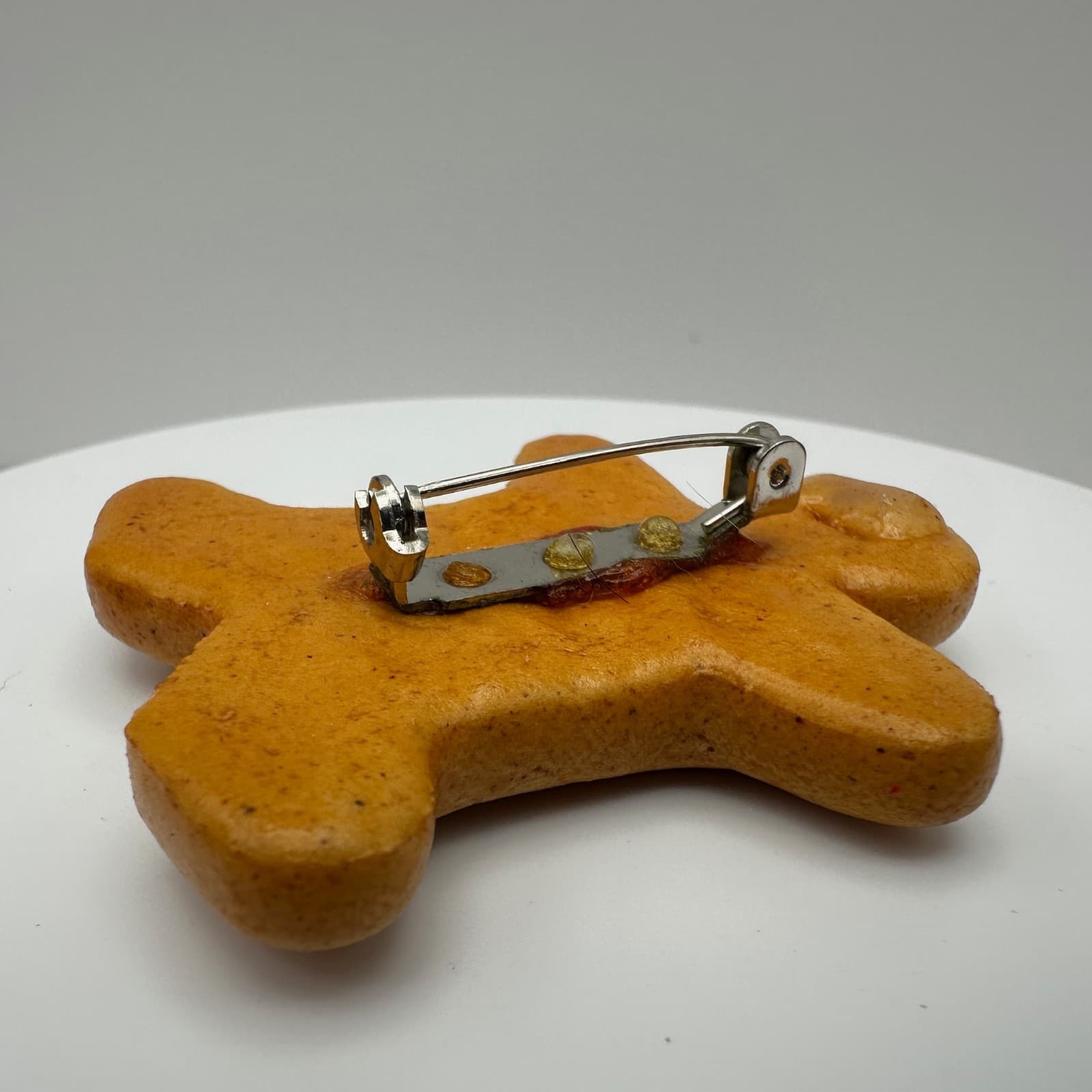 Vintage 80s Baked Gingerbread Man Cookie Dark Chocolate Chip Pin Broch Jewelry - Thumbnail 3