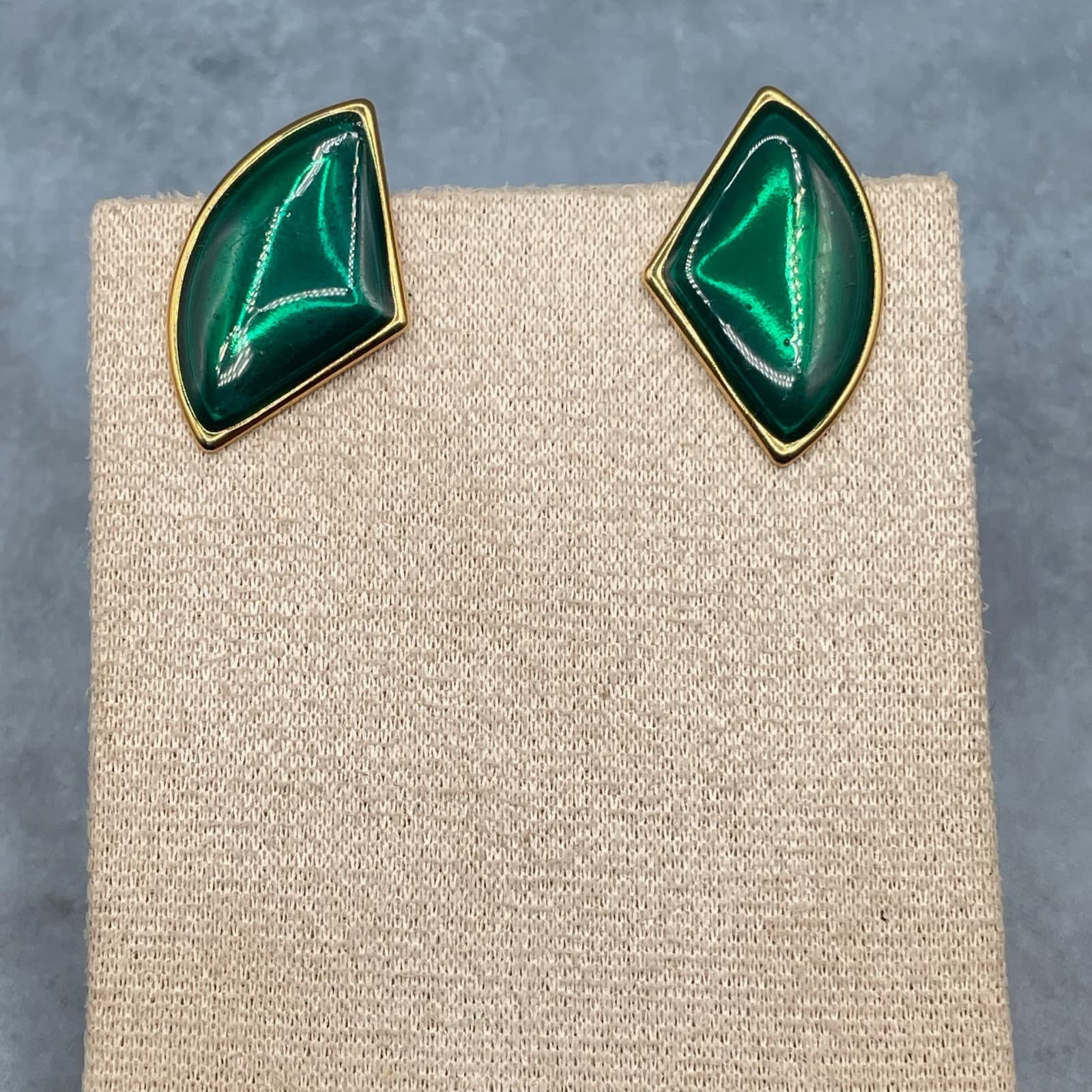 Vintage Style Emerald Green Enamel Stud Earrings Gold Tone Abstract Geometric - Thumbnail 3