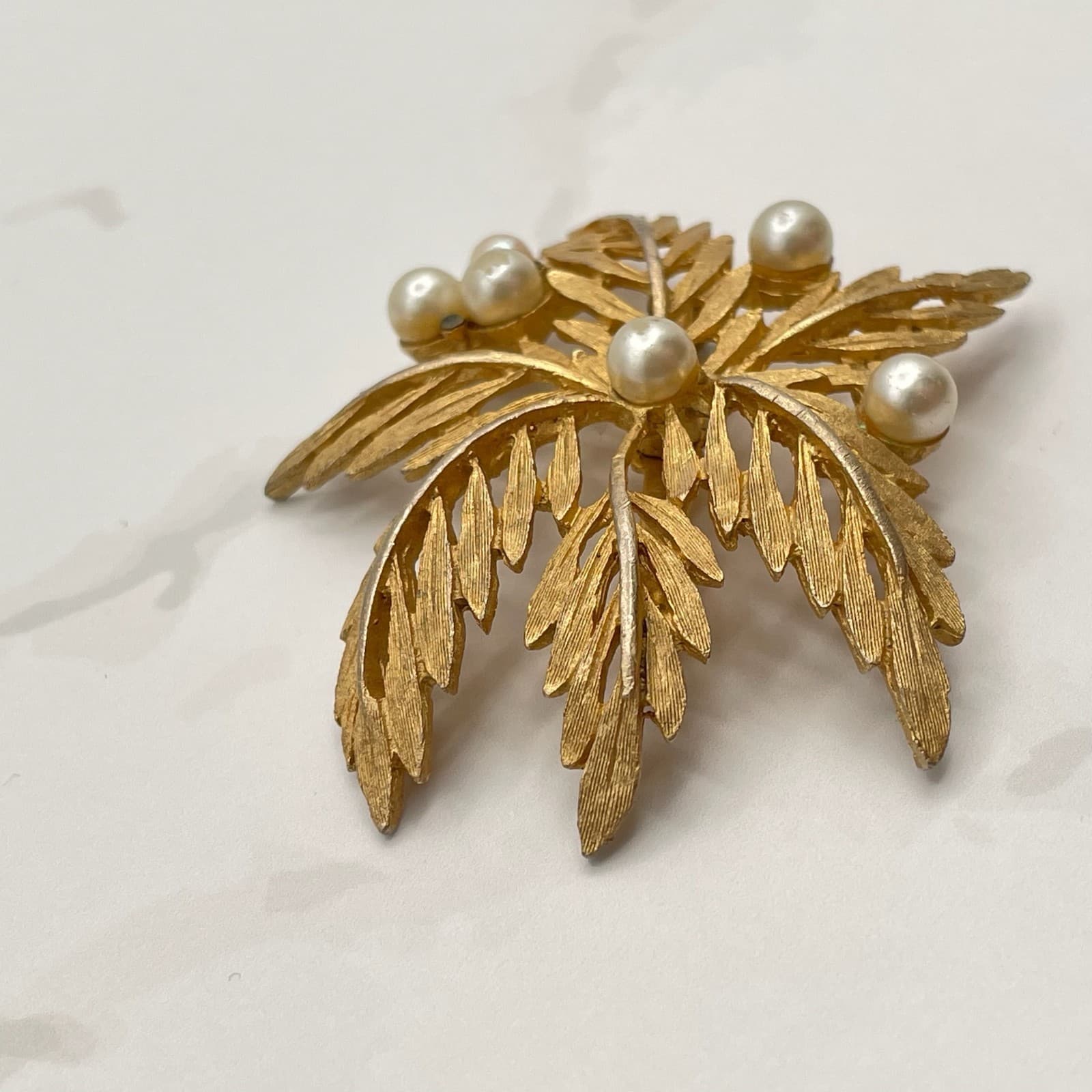 Vintage Gold Plated Aluminium Palm Leaves and Simulated Pearls Brooch Pin - Thumbnail 4