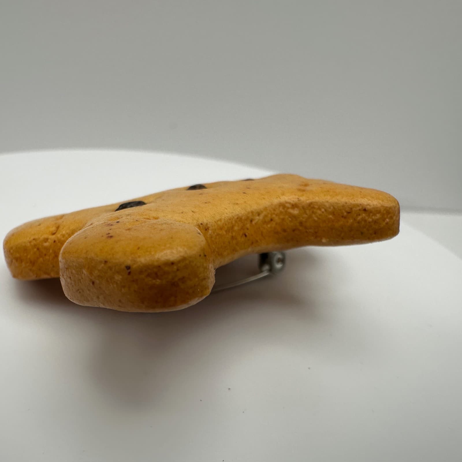 Vintage 80s Baked Gingerbread Man Cookie Dark Chocolate Chip Pin Broch Jewelry - Thumbnail 2