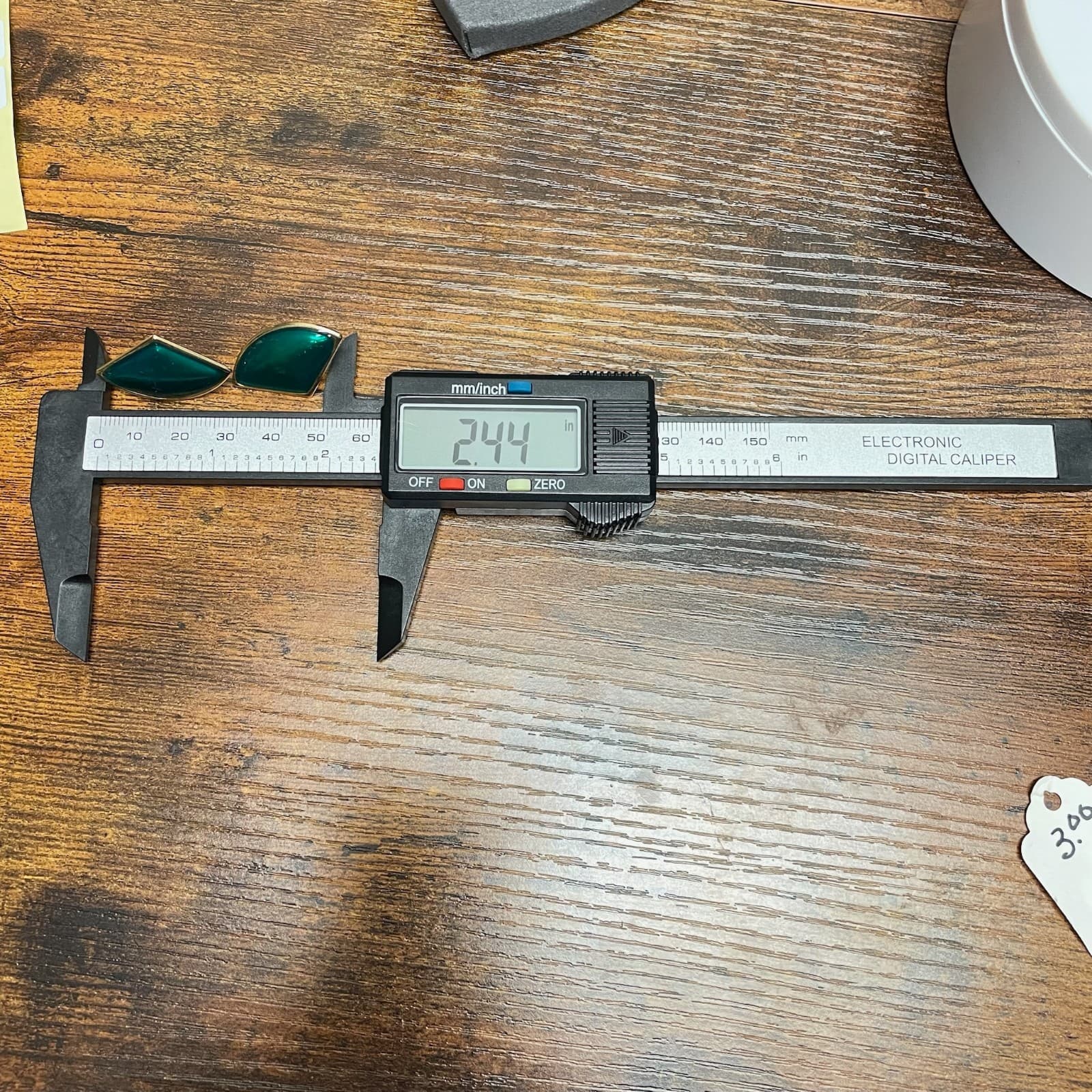 Vintage Style Emerald Green Enamel Stud Earrings Gold Tone Abstract Geometric - Thumbnail 8