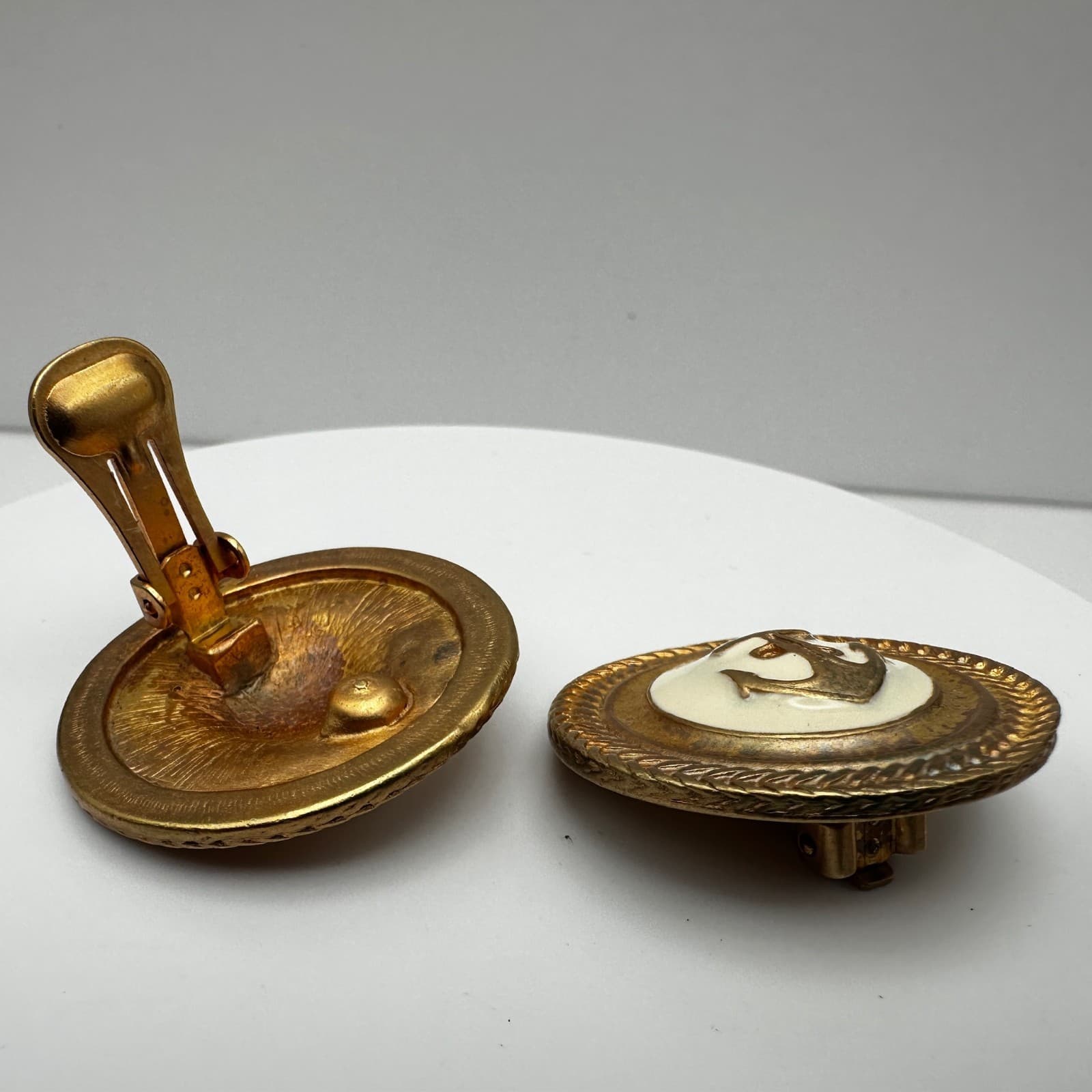 Vintage 90s Gold Tone & White Enamel Anchor Nautical Clip on Earring Jewelry - Thumbnail 6