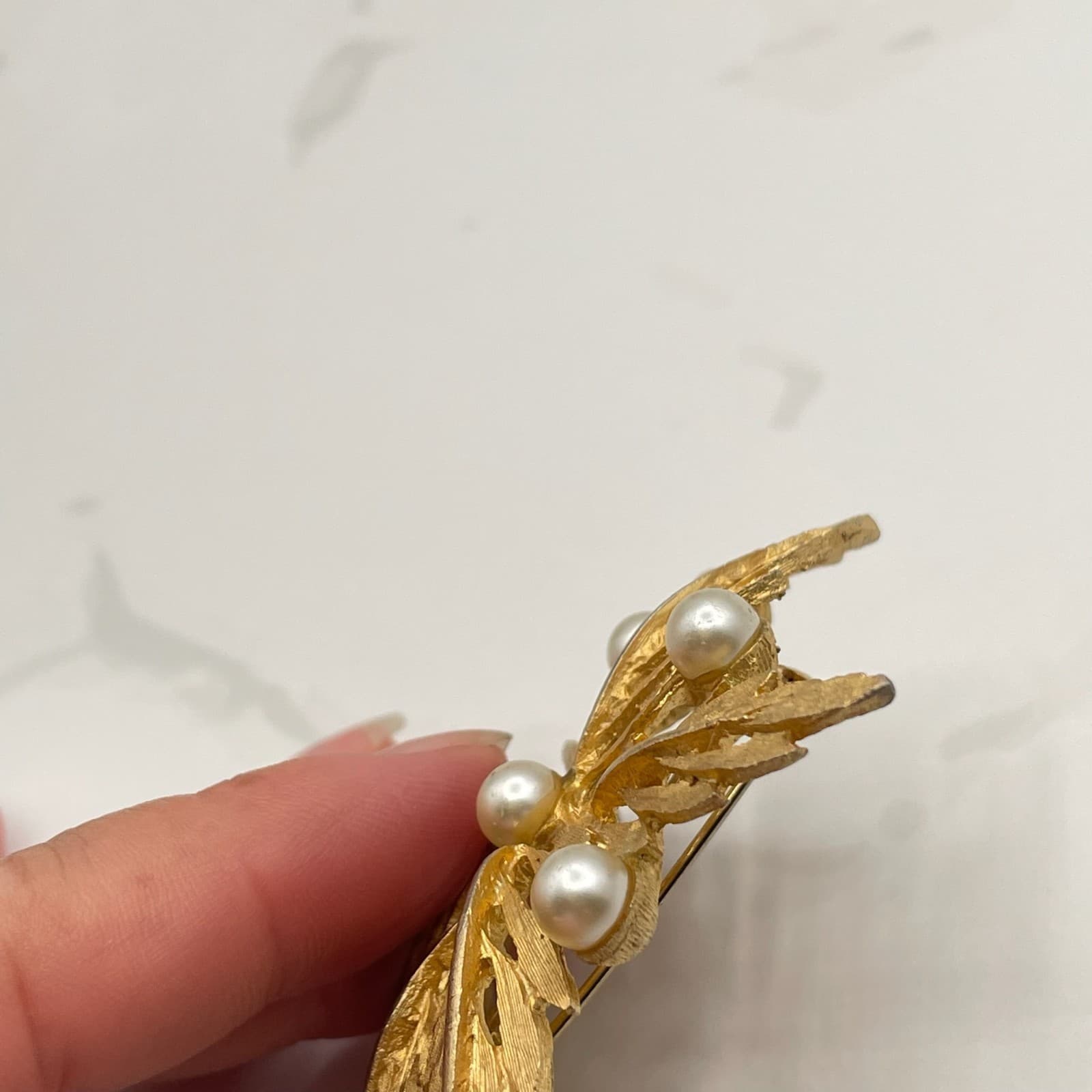 Vintage Gold Plated Aluminium Palm Leaves and Simulated Pearls Brooch Pin - Thumbnail 8
