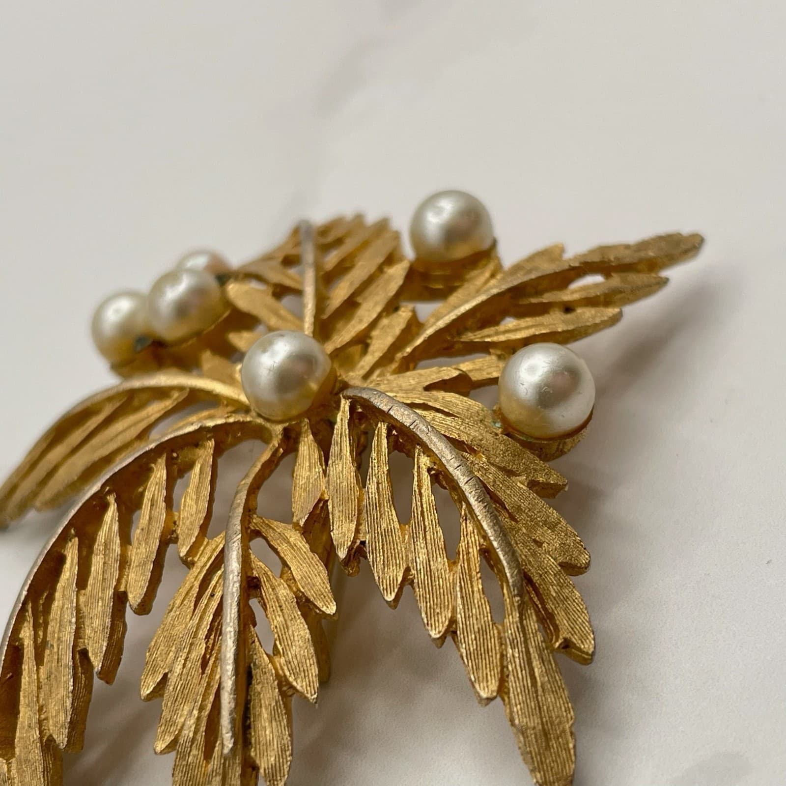 Vintage Gold Plated Aluminium Palm Leaves and Simulated Pearls Brooch Pin - Thumbnail 5