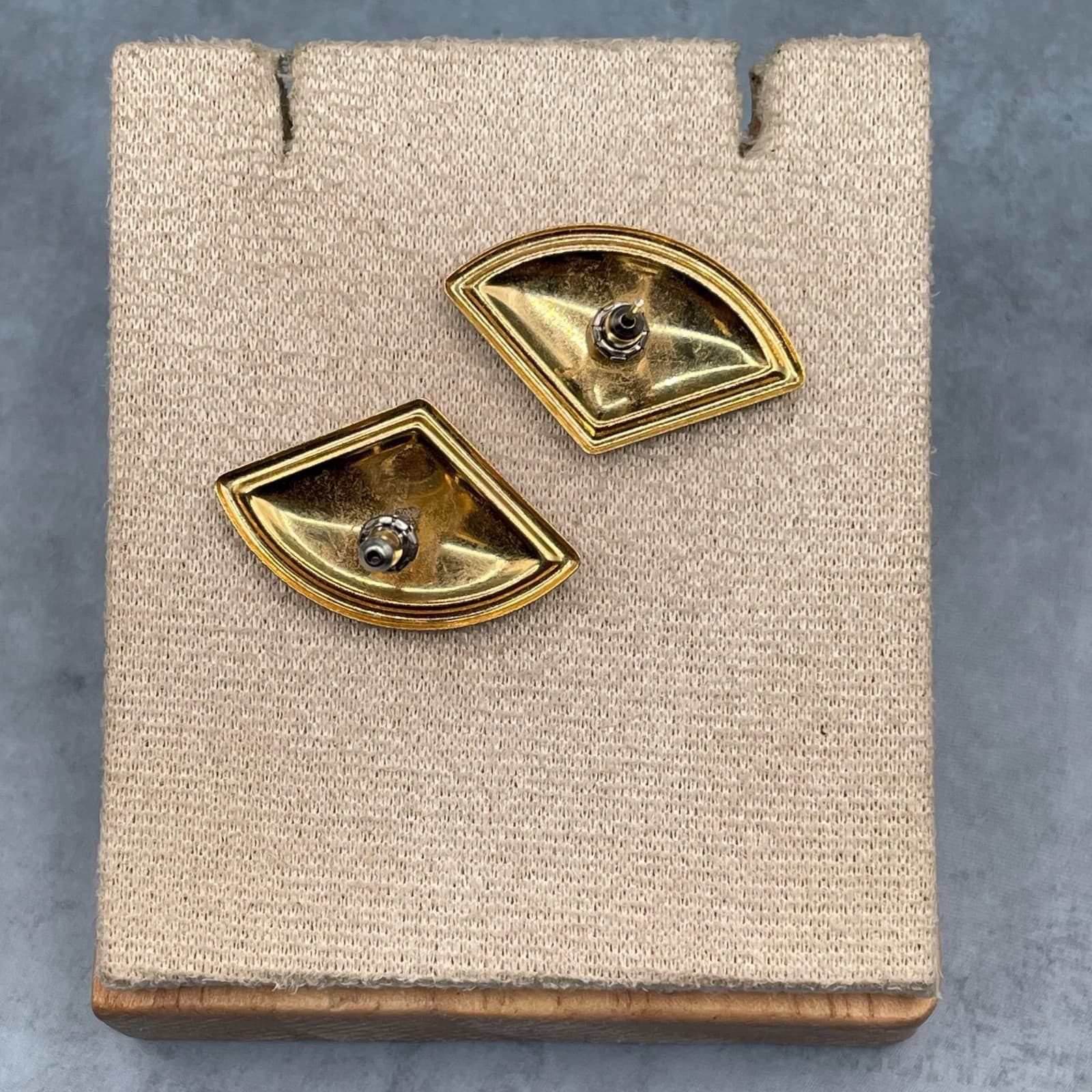 Vintage Style Emerald Green Enamel Stud Earrings Gold Tone Abstract Geometric - Thumbnail 4