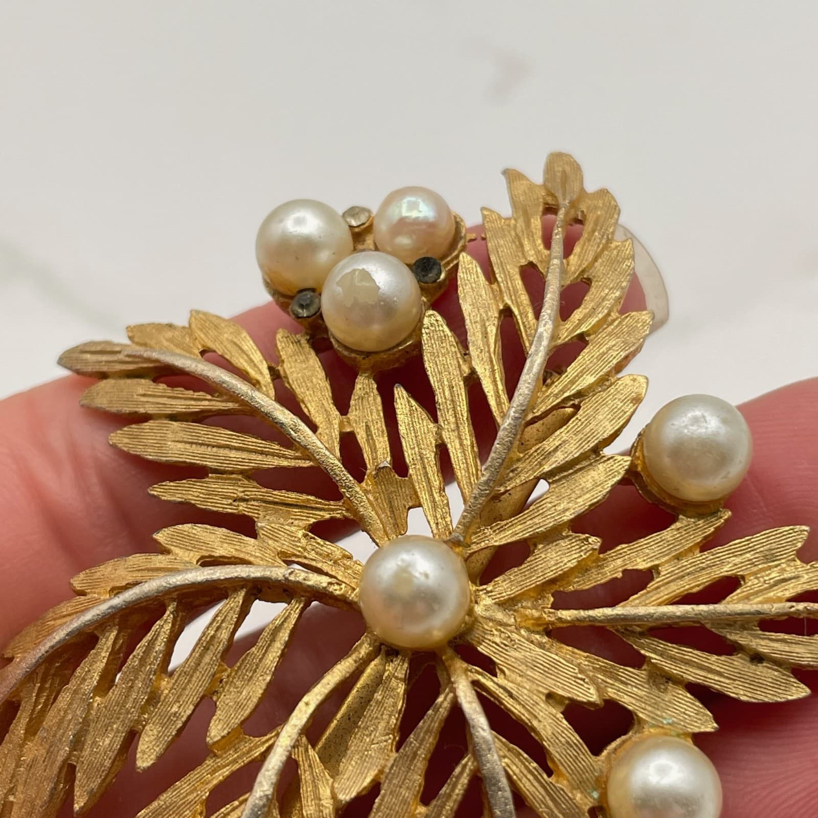 Vintage Gold Plated Aluminium Palm Leaves and Simulated Pearls Brooch Pin - Thumbnail 13