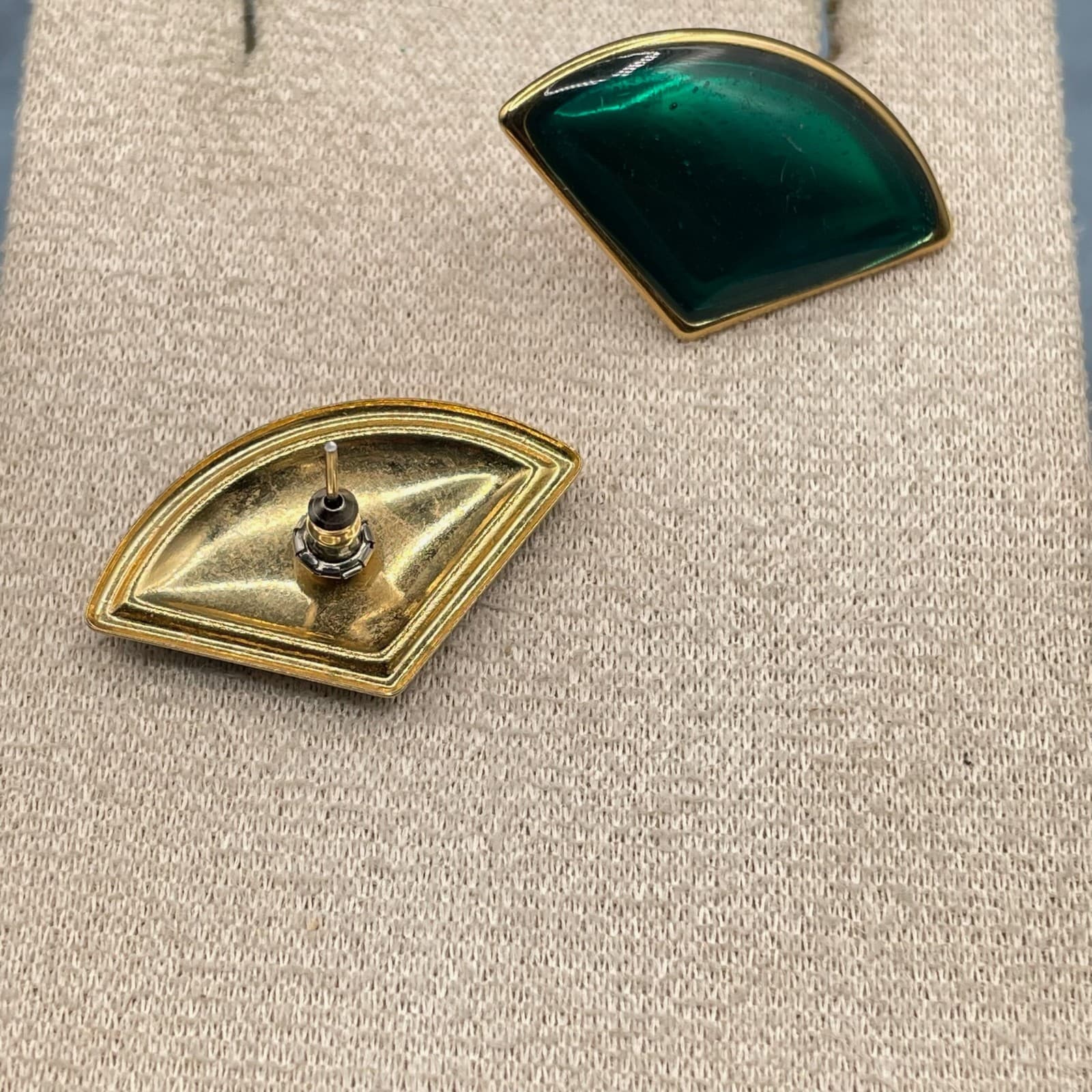 Vintage Style Emerald Green Enamel Stud Earrings Gold Tone Abstract Geometric - Thumbnail 6
