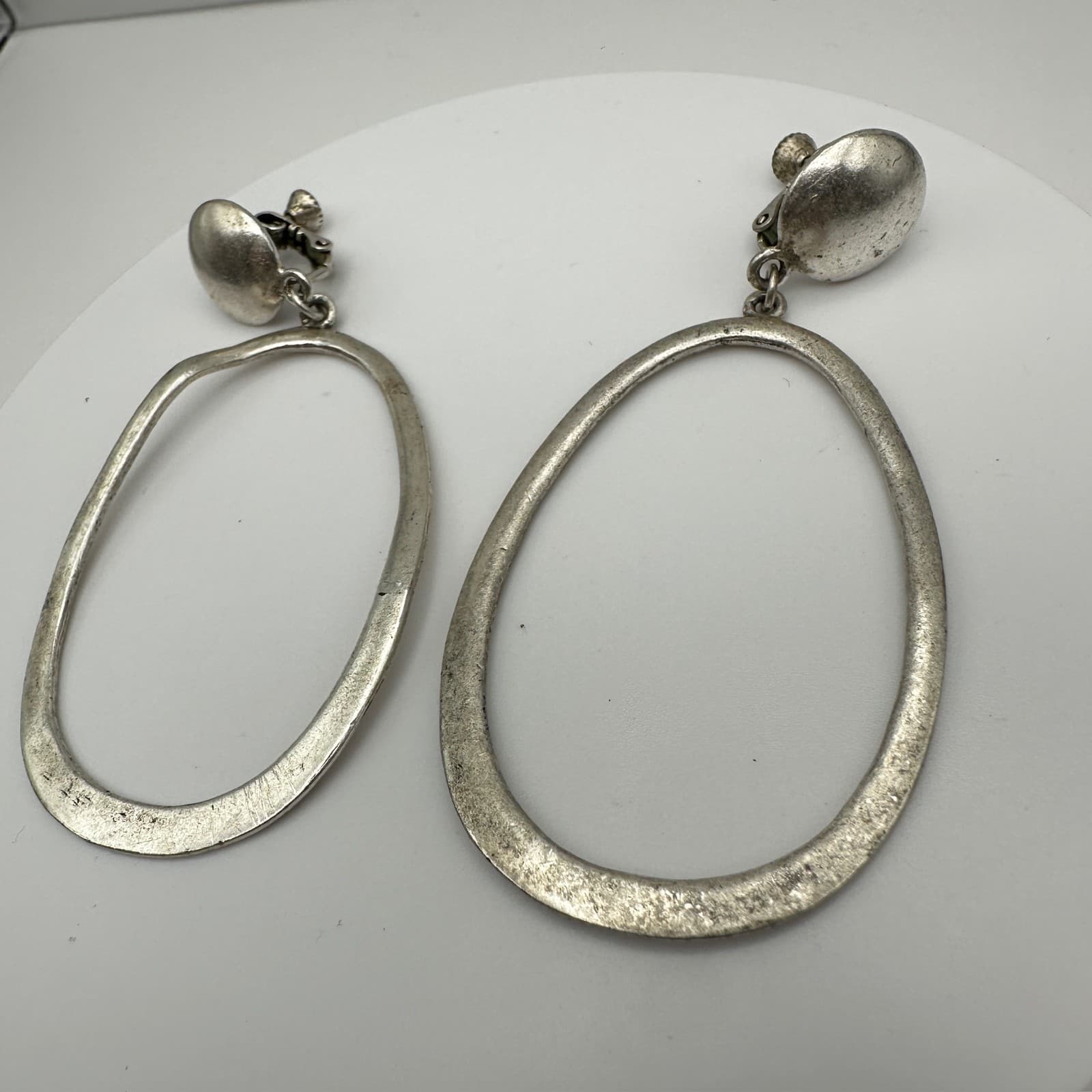 Vintage 80s Silver Tone Large Oval Drop Clip-On Earrings Retro Jewelry - Thumbnail 3