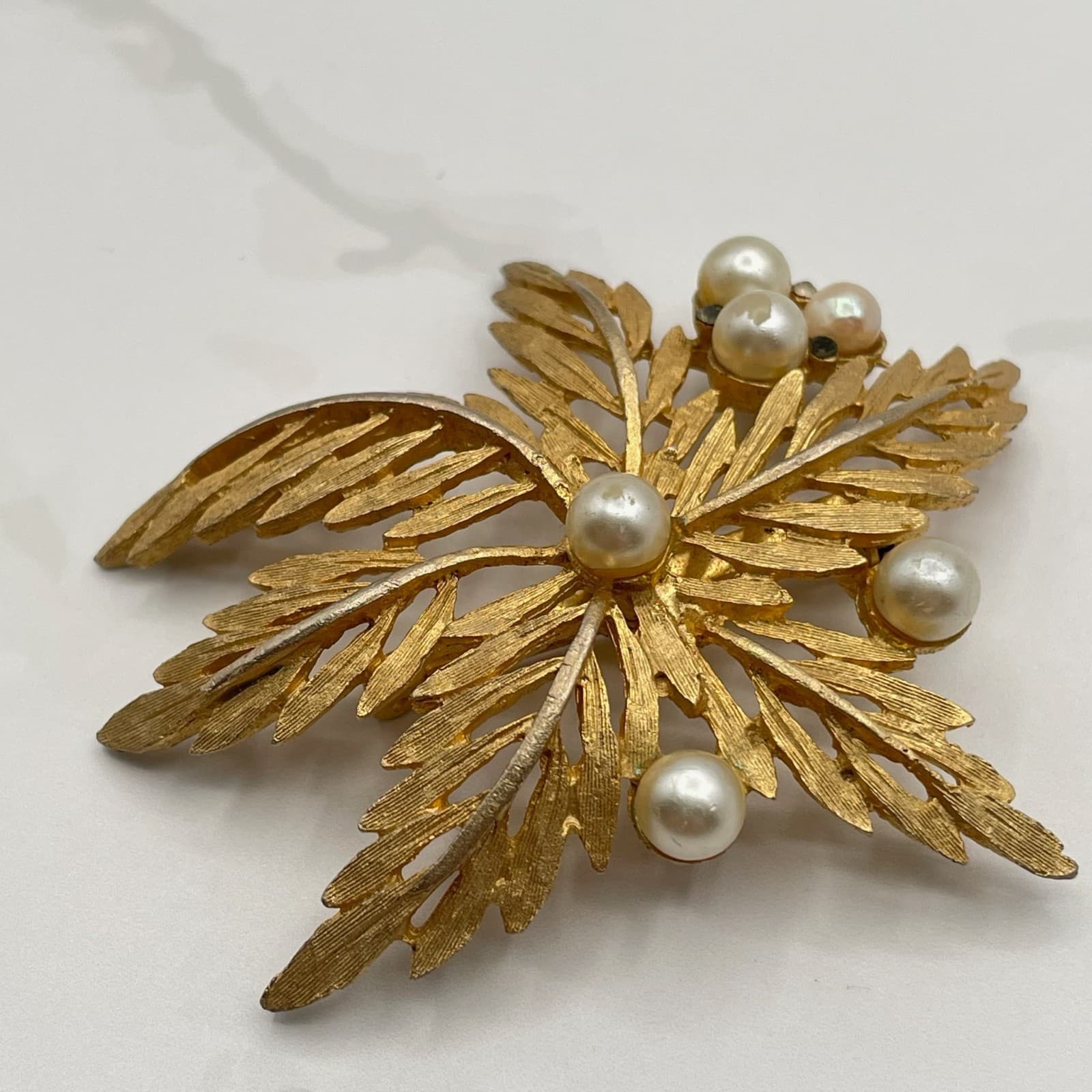 Vintage Gold Plated Aluminium Palm Leaves and Simulated Pearls Brooch Pin - Thumbnail 3