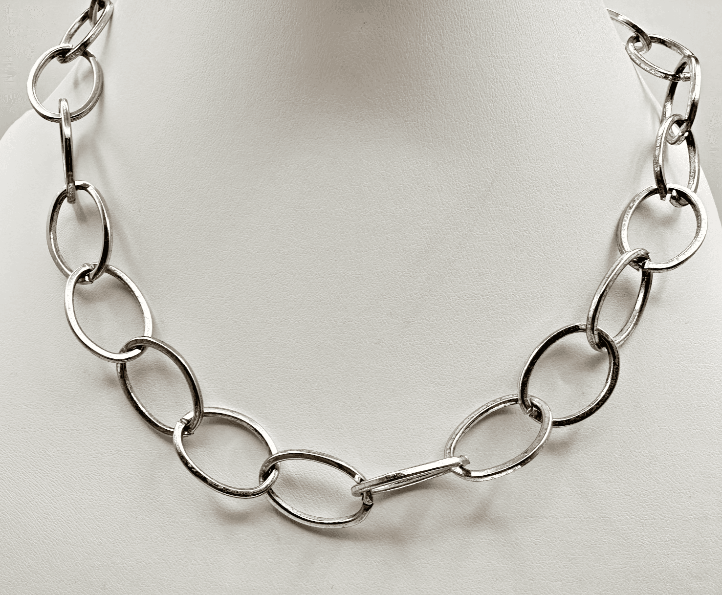 Vintage 90s NY Silver Tone Oval Link Statement Necklace Women's Classic Jewelry - Image 1