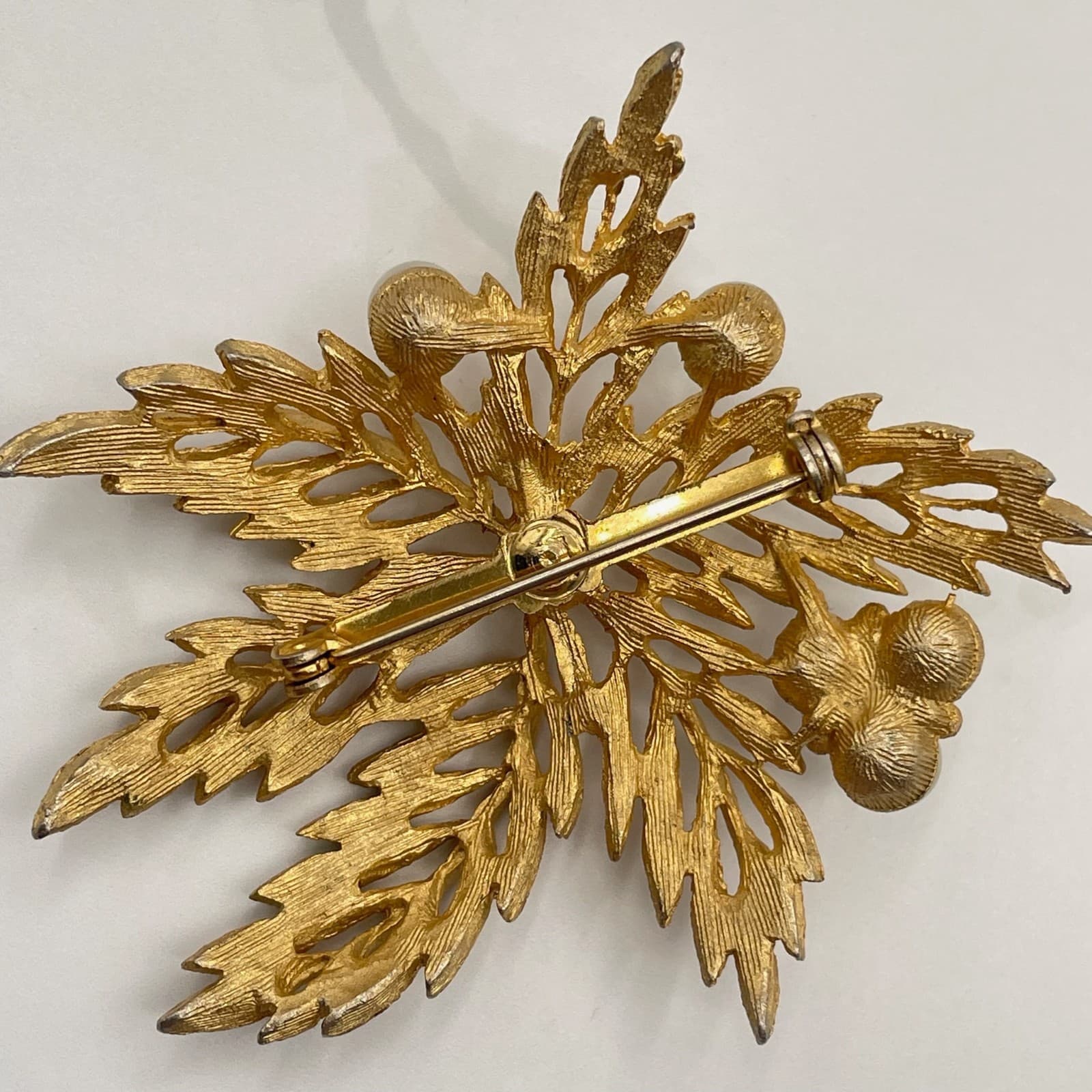 Vintage Gold Plated Aluminium Palm Leaves and Simulated Pearls Brooch Pin - Thumbnail 10