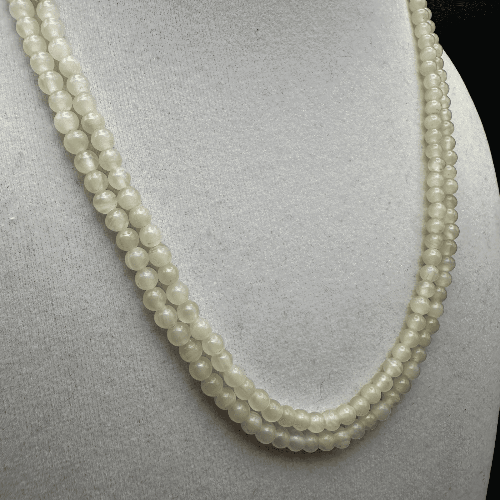 Vintage Classic Cream Strand Bead Necklace Elegant Statement 80s Jewelry - Thumbnail 2