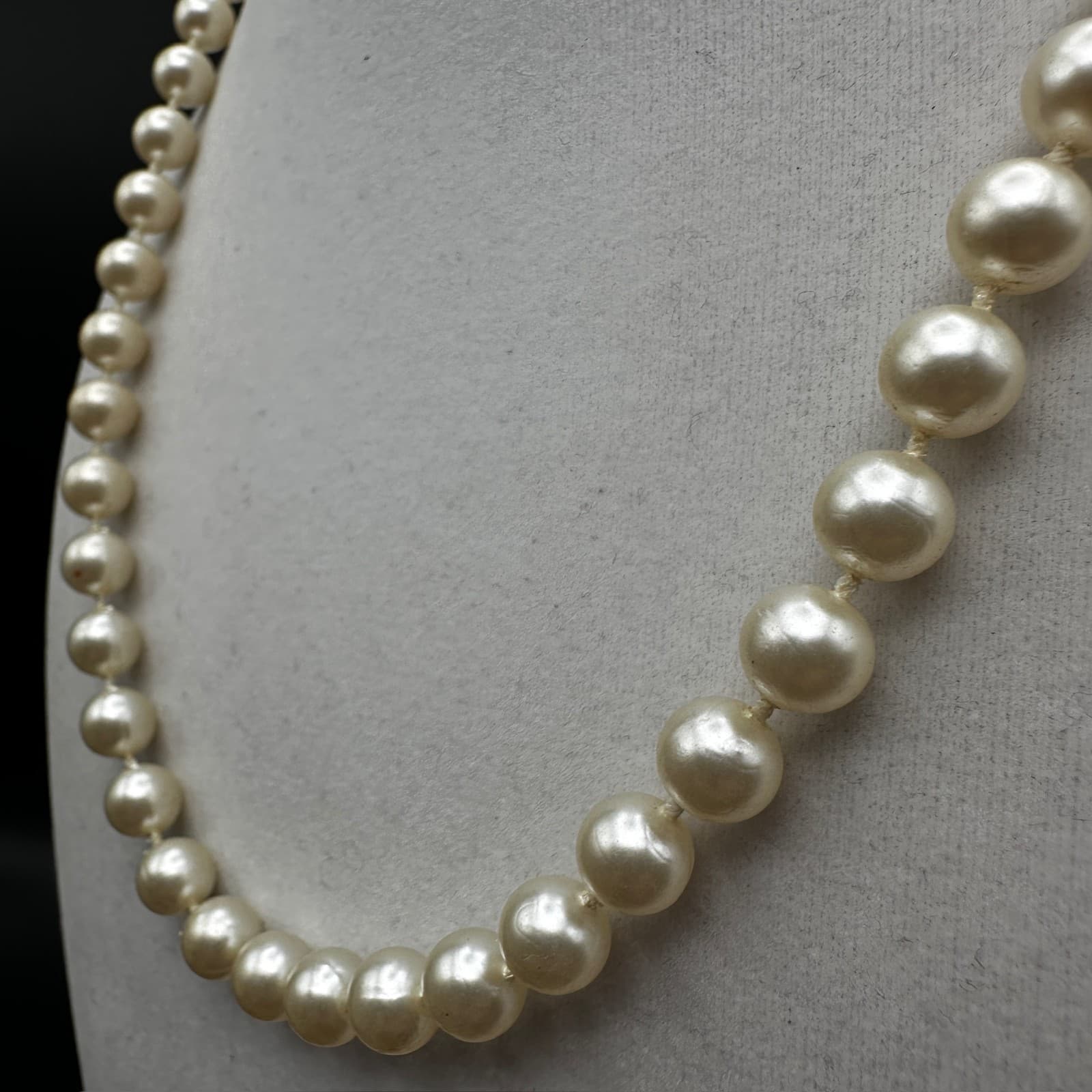 Vintage Classic Ivory Graduated Faux Pearl Necklace Single Strand 90s Jewelry - Thumbnail 5