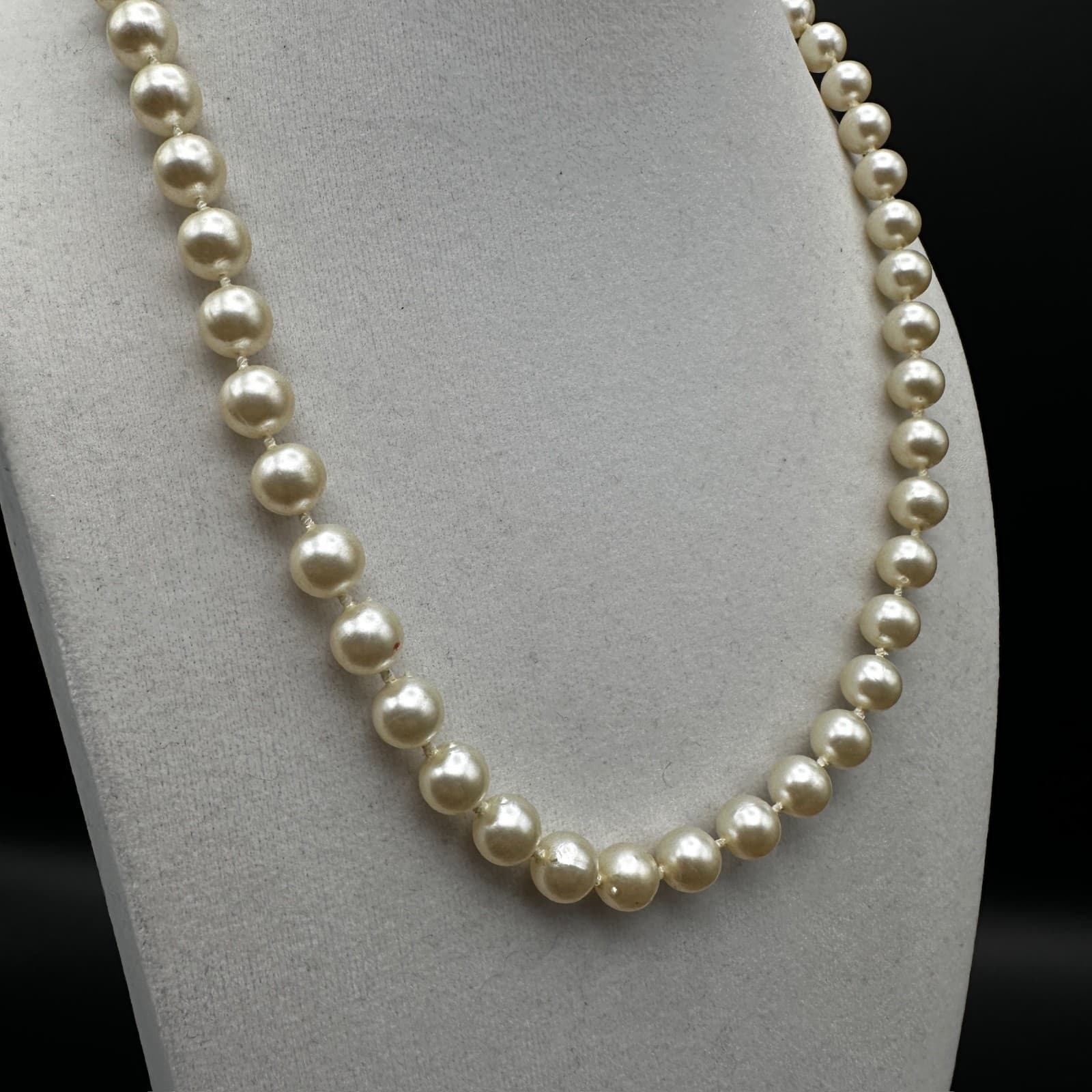 Vintage Classic Ivory Graduated Faux Pearl Necklace Single Strand 90s Jewelry - Thumbnail 3